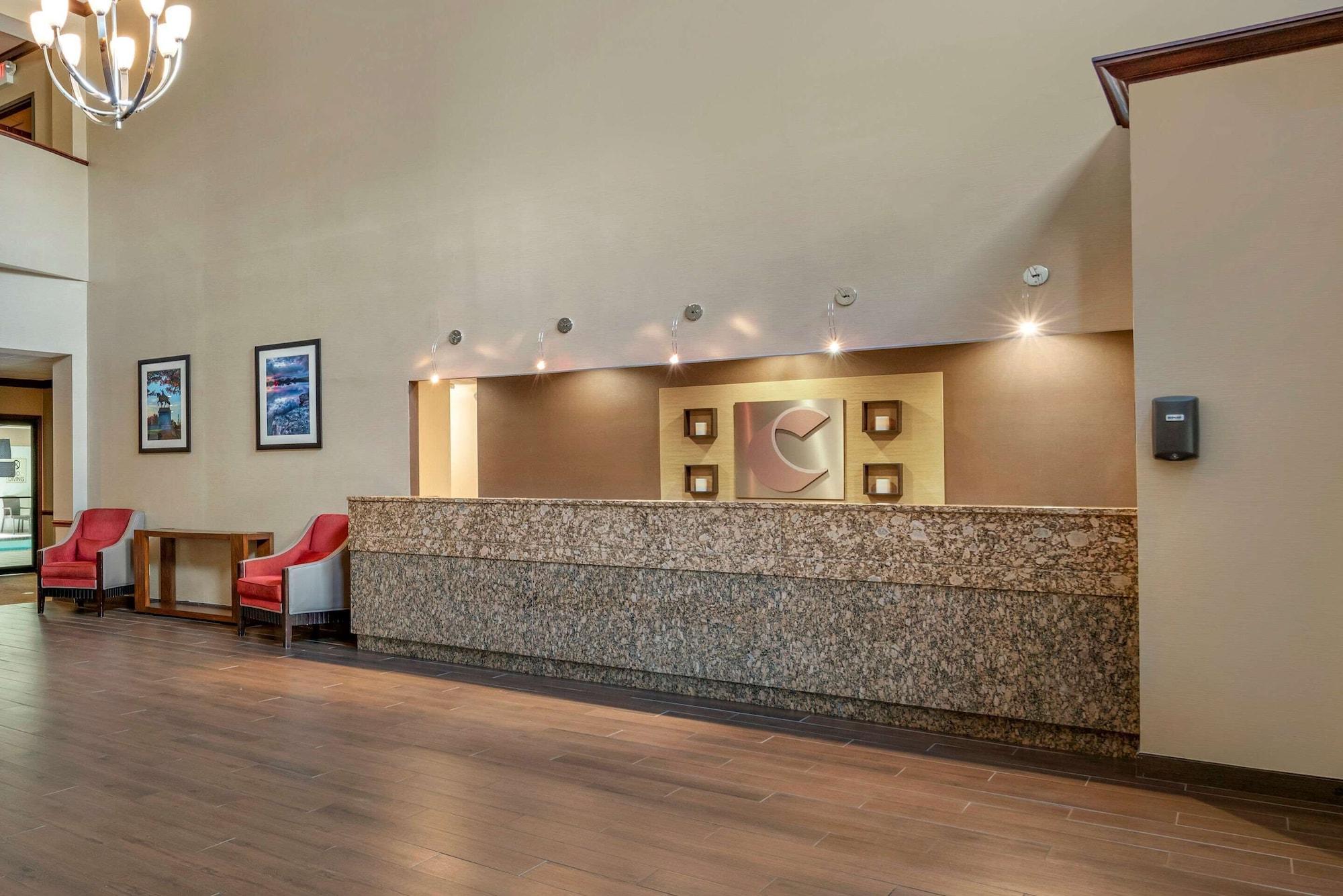 Vista Lobby Comfort Inn & Suites St. Louis - O'Fallon