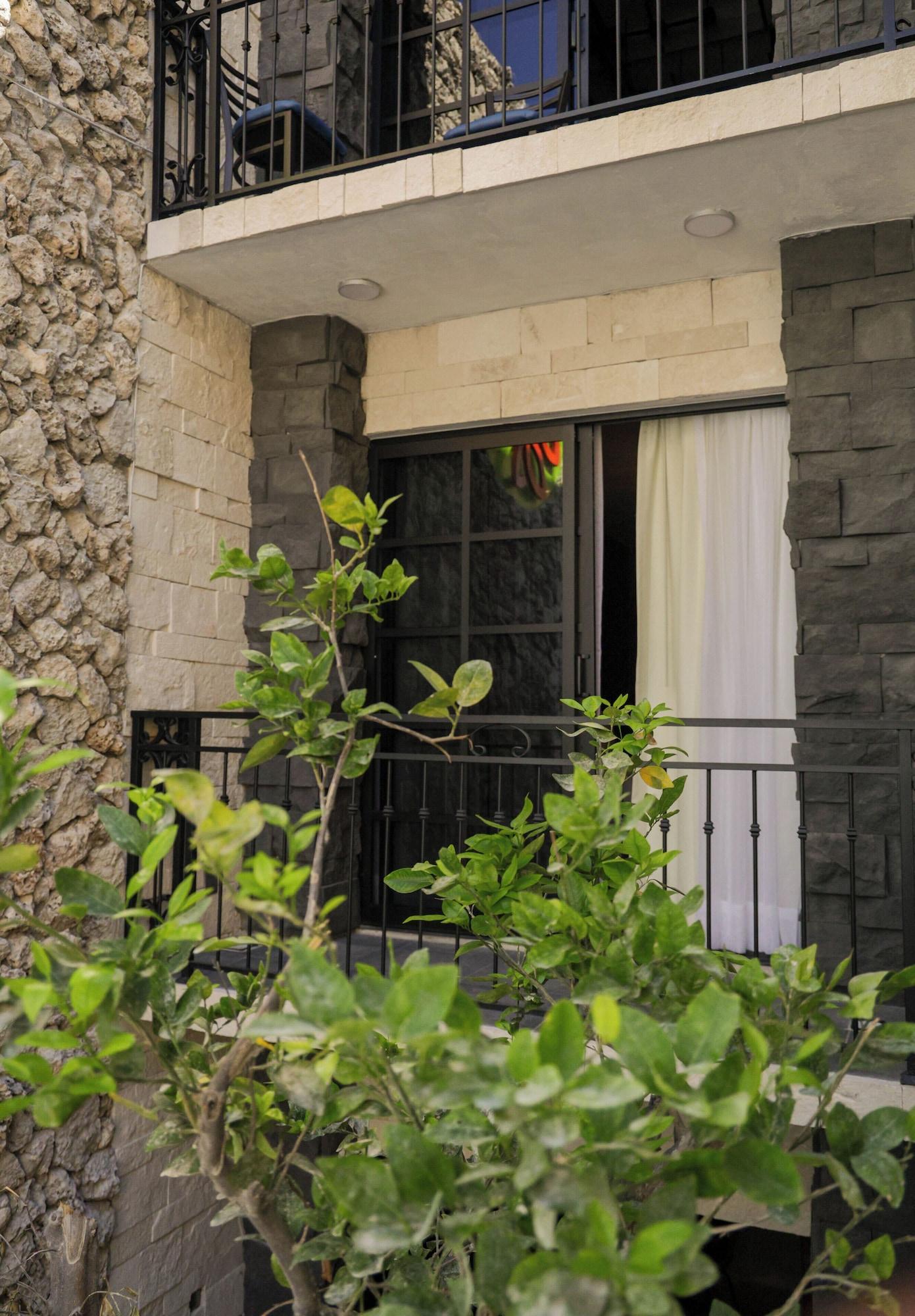 Vista Exterior Mandarina's House Hotel & Restaurante