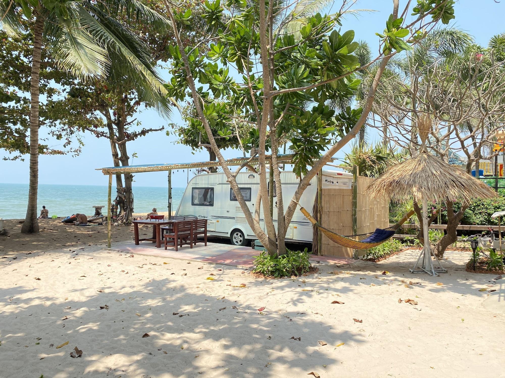 Varios Beach House Camp