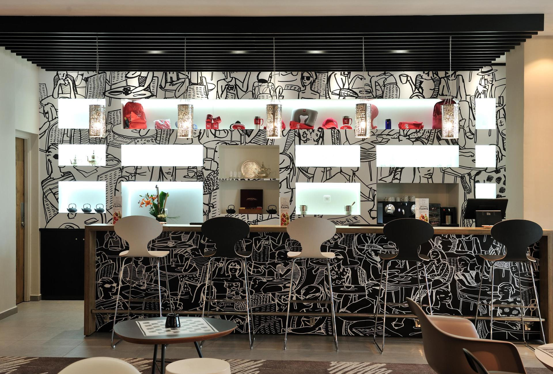 Bar/Salón Ibis Casa-voyageurs