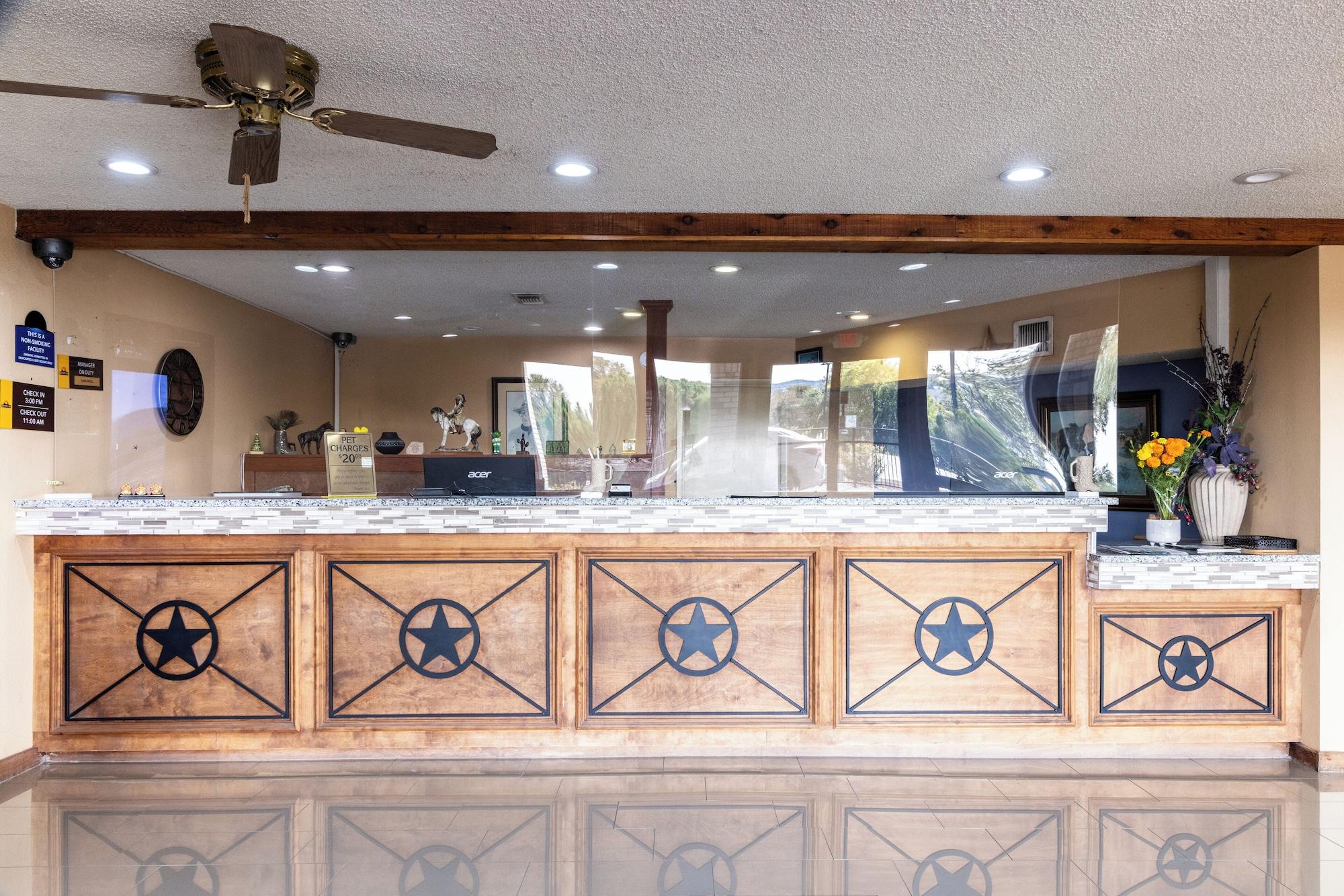 Varios Boerne Inn and Suites