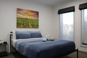 Alquiler Vacacional - 13 bedrooms, 6.5 bathrooms, 27 beds, sleeps 40+, playgrounds & outdoor checkers.