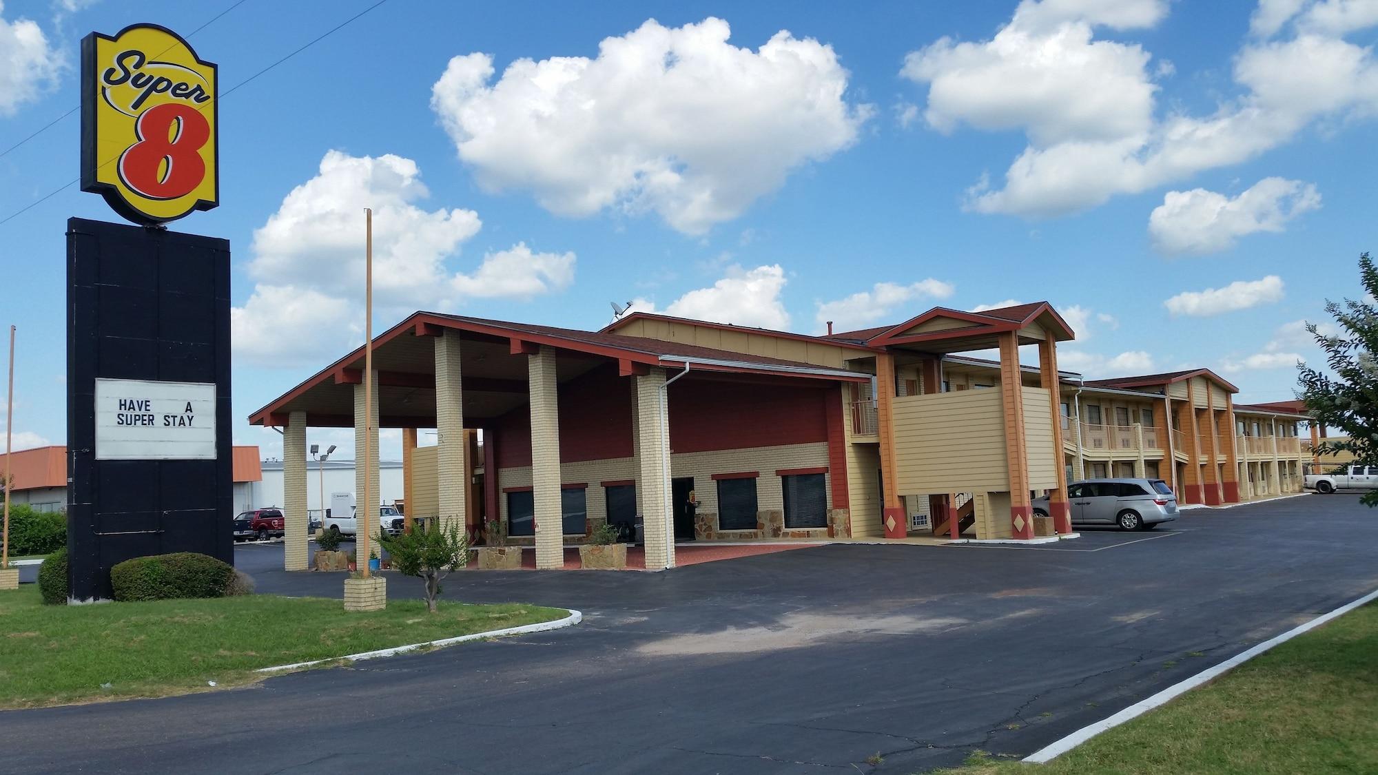 Comodidades del Alojamiento Super 8 by Wyndham Waco/Mall area TX