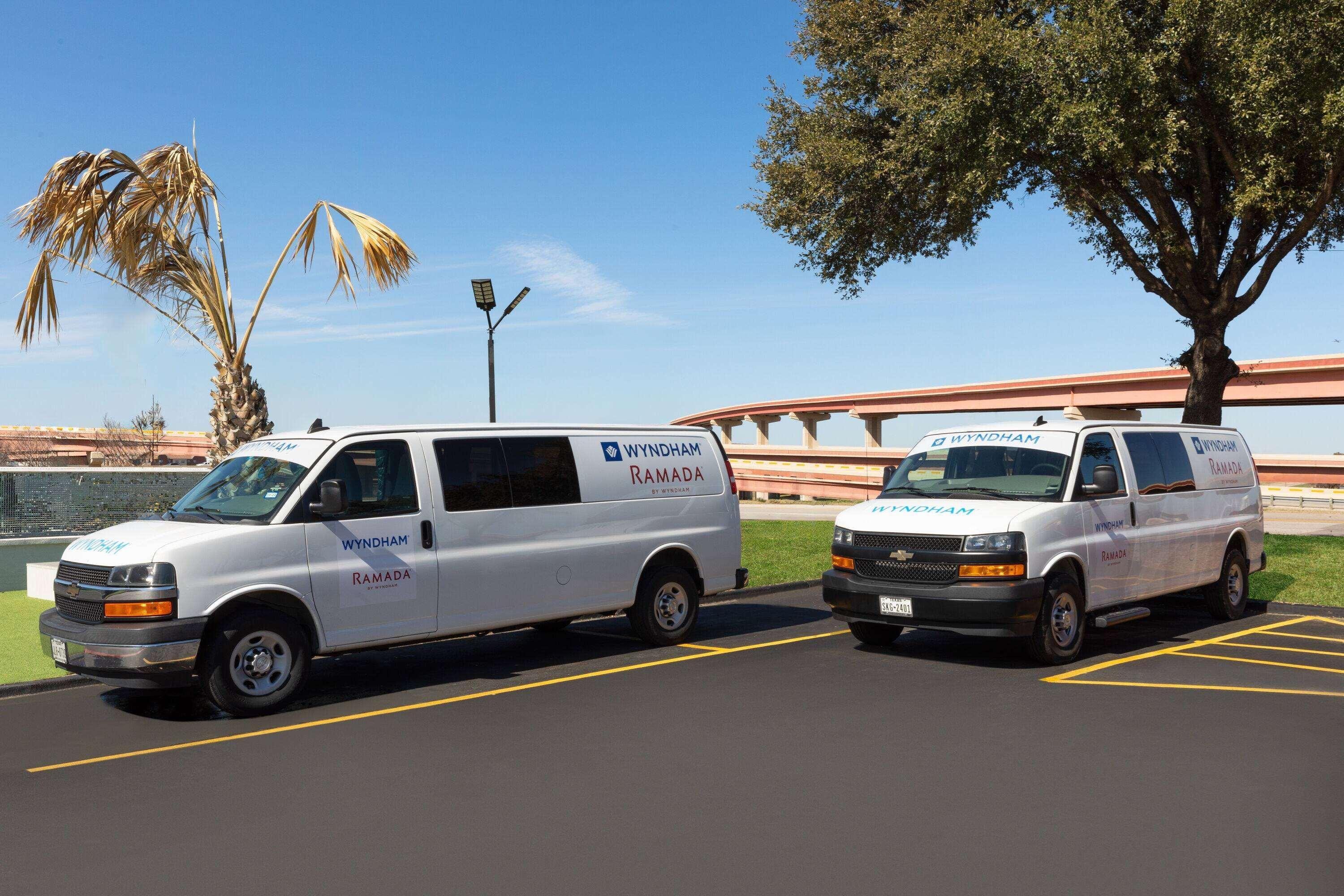 Vista Exterior Ramada by Wyndham DFW Airport