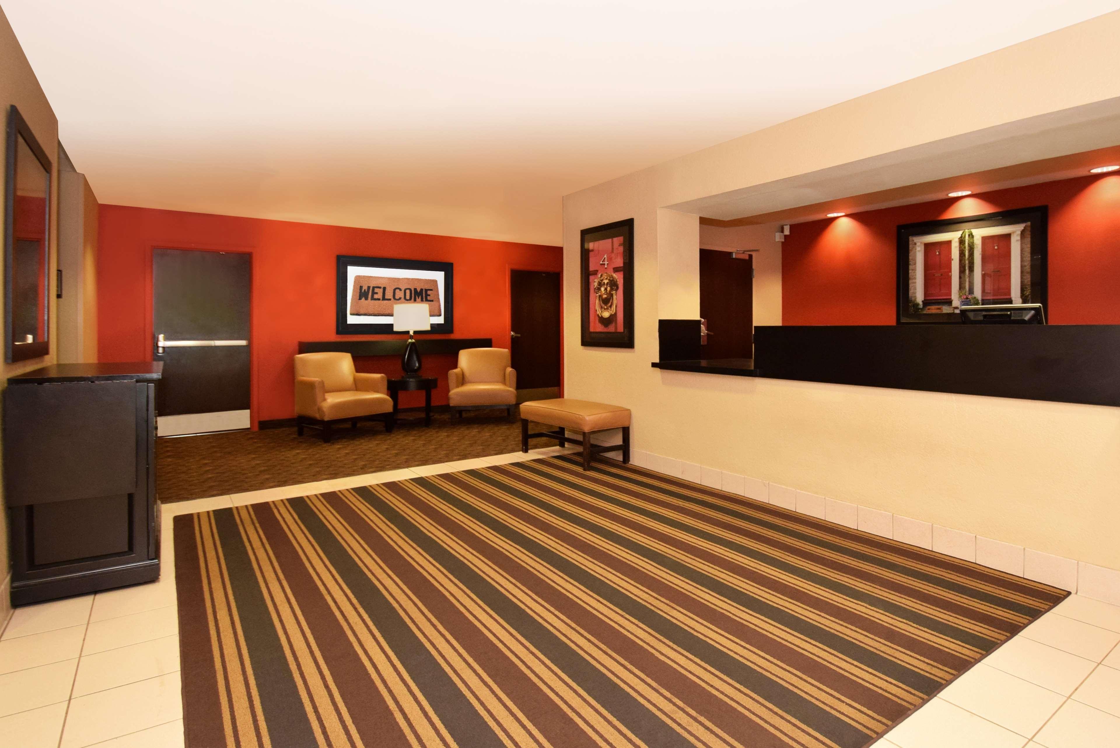 Vista Lobby Extended Stay America Select Suites - Jacksonville - Lenoir Avenue East