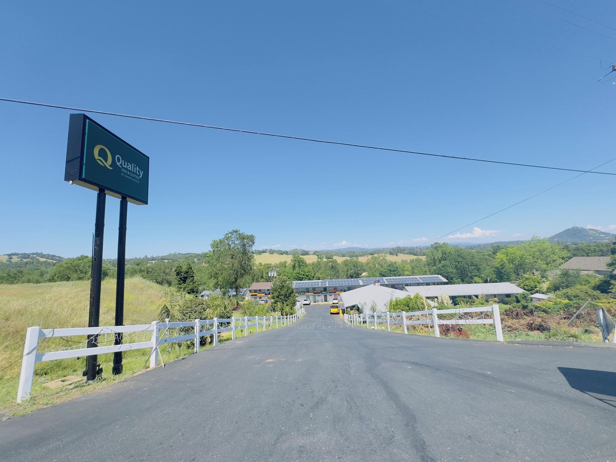 Vista Exterior Quality Inn & Suites Jackson