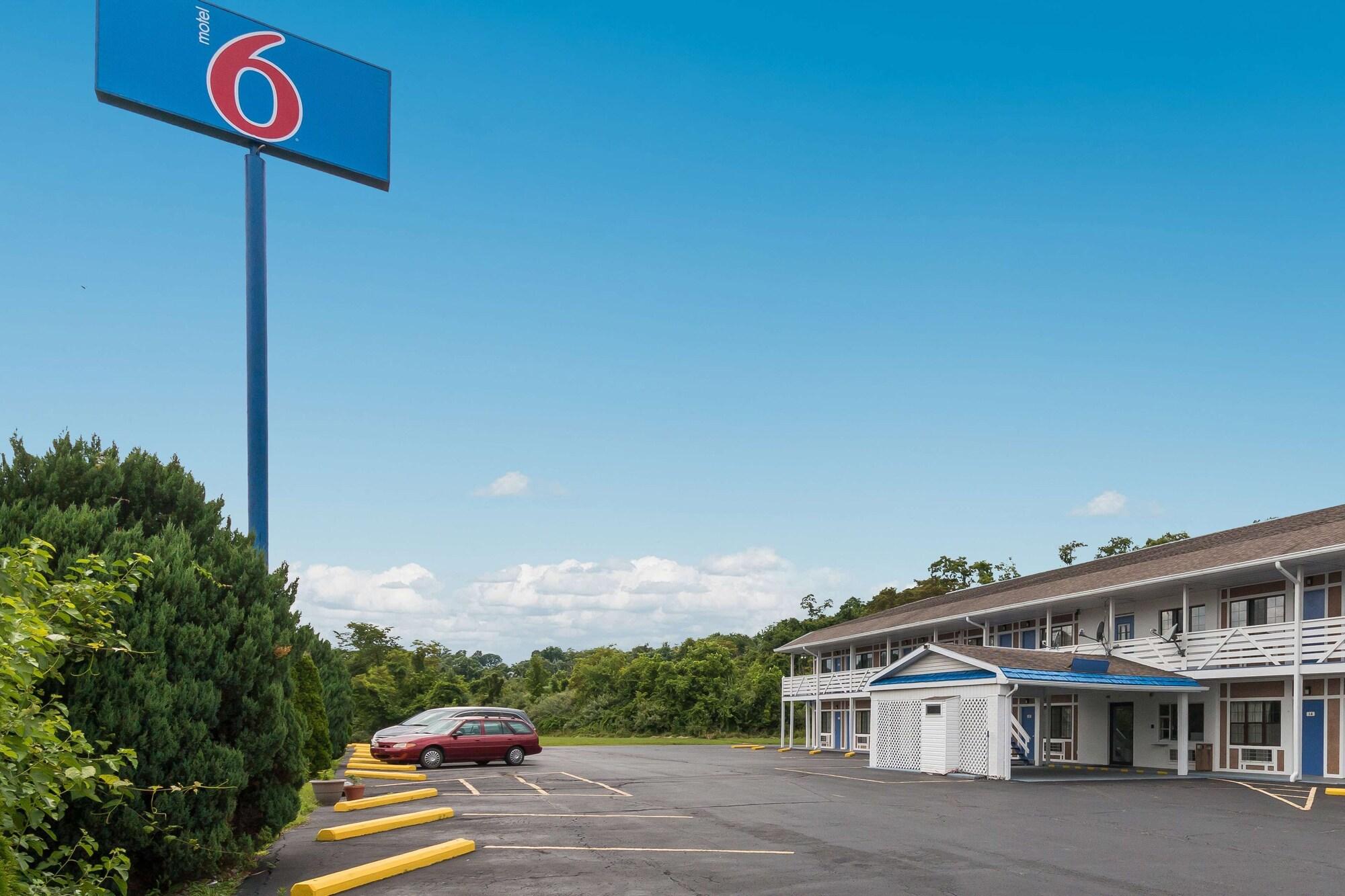 Varios Motel 6 Parkersburg, WV