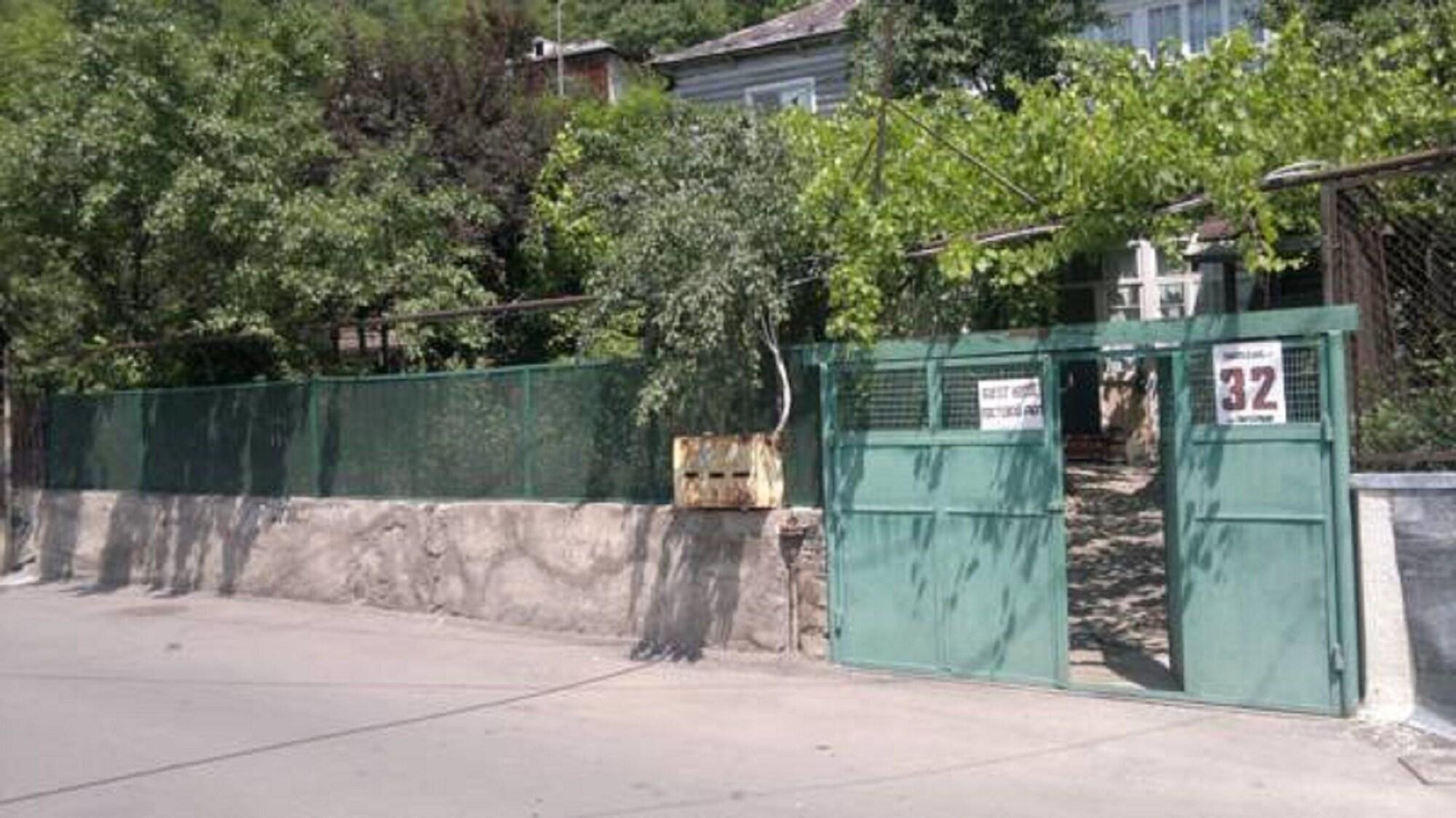 Vista Exterior Guest House Besarioni