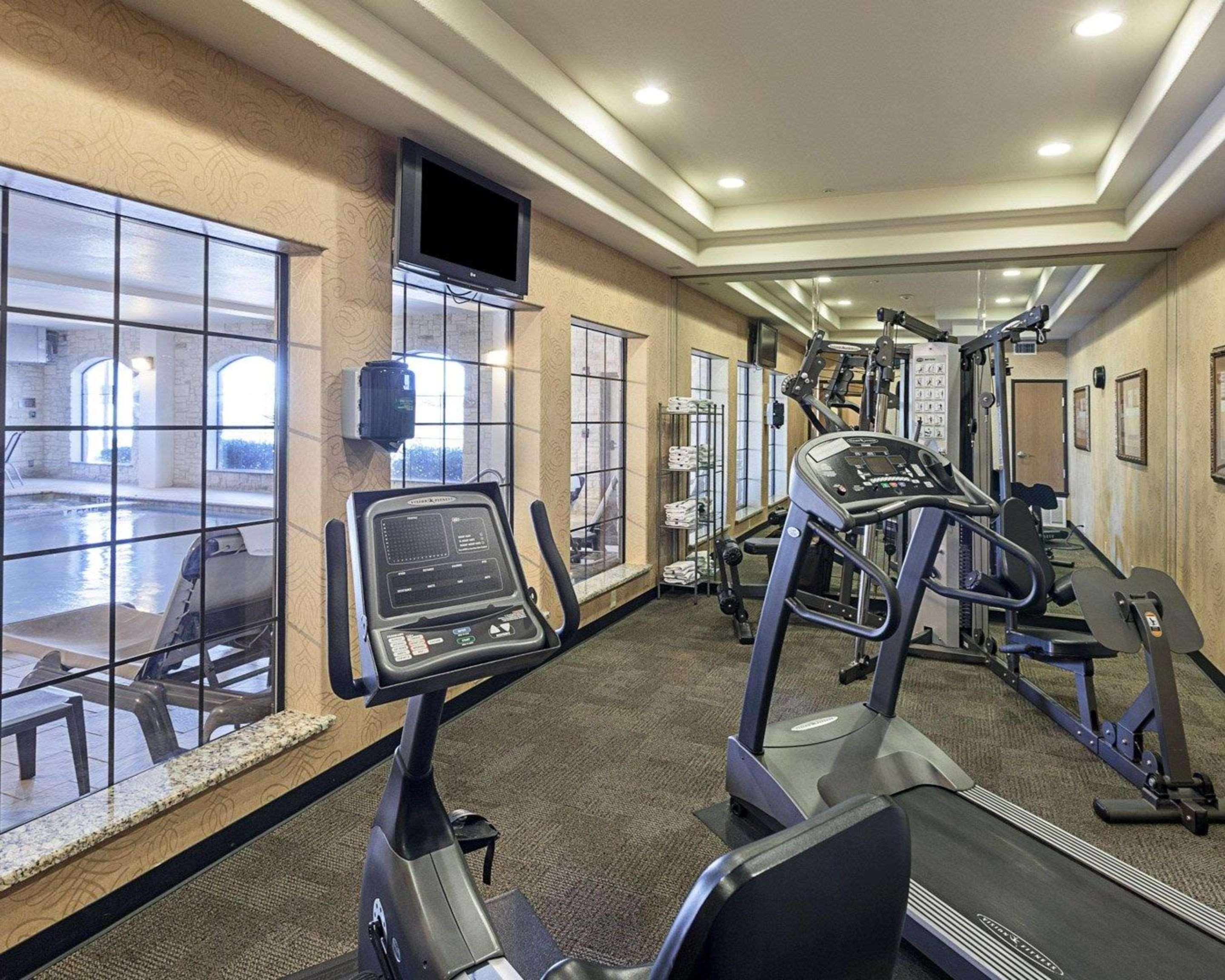 Instalaciones Recreativas Spark by Hilton San Antonio near SeaWorld