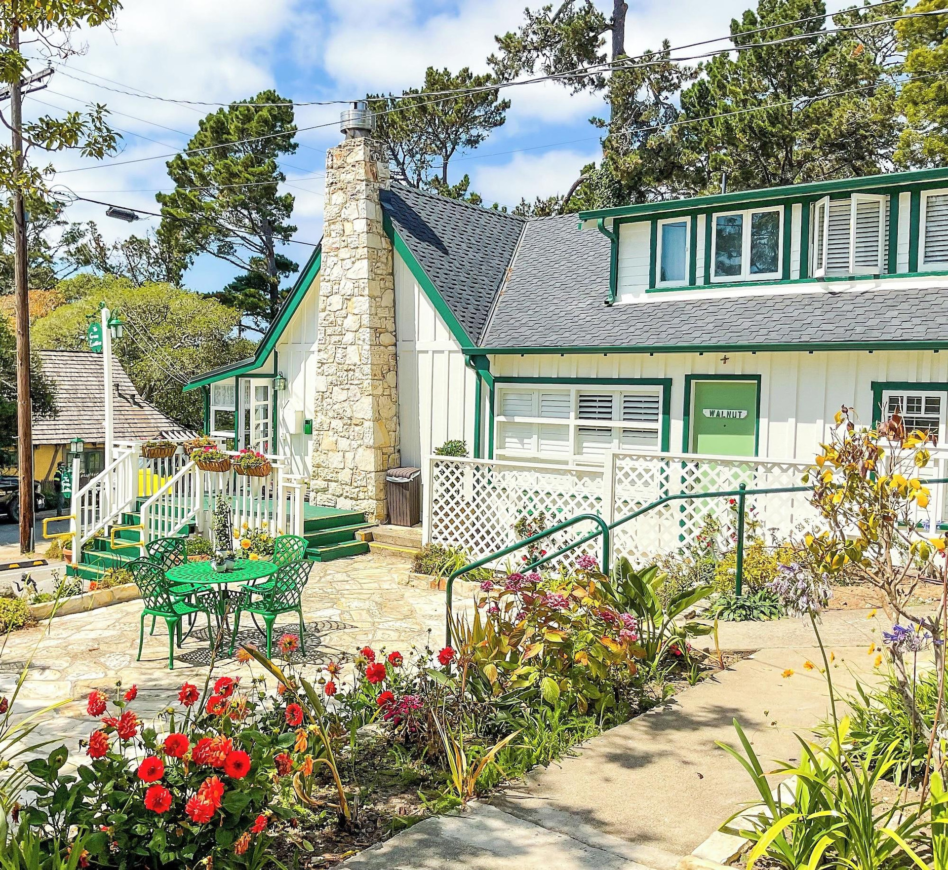 Varios Carmel Green Lantern Inn