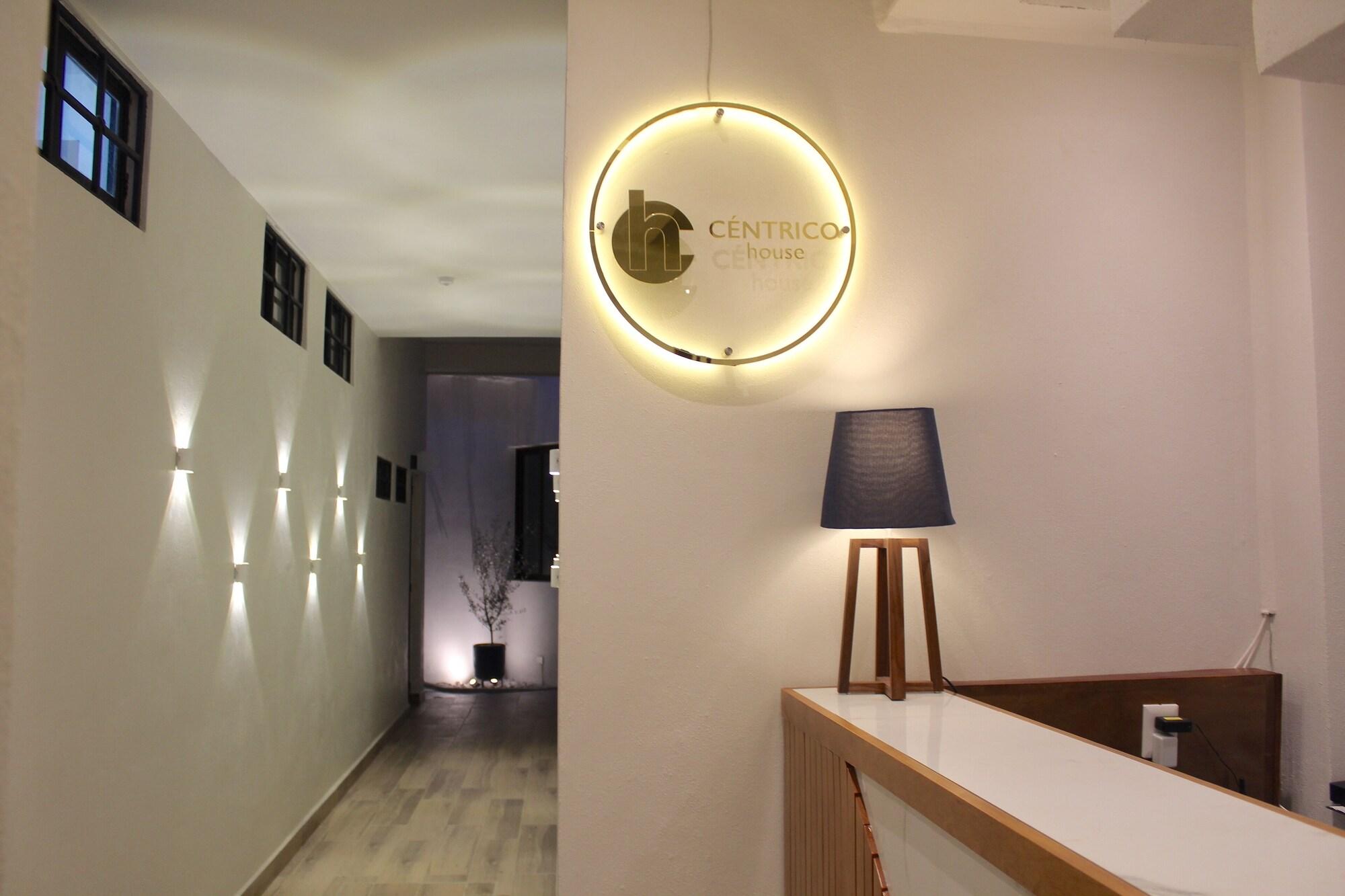 Varios Centrico House