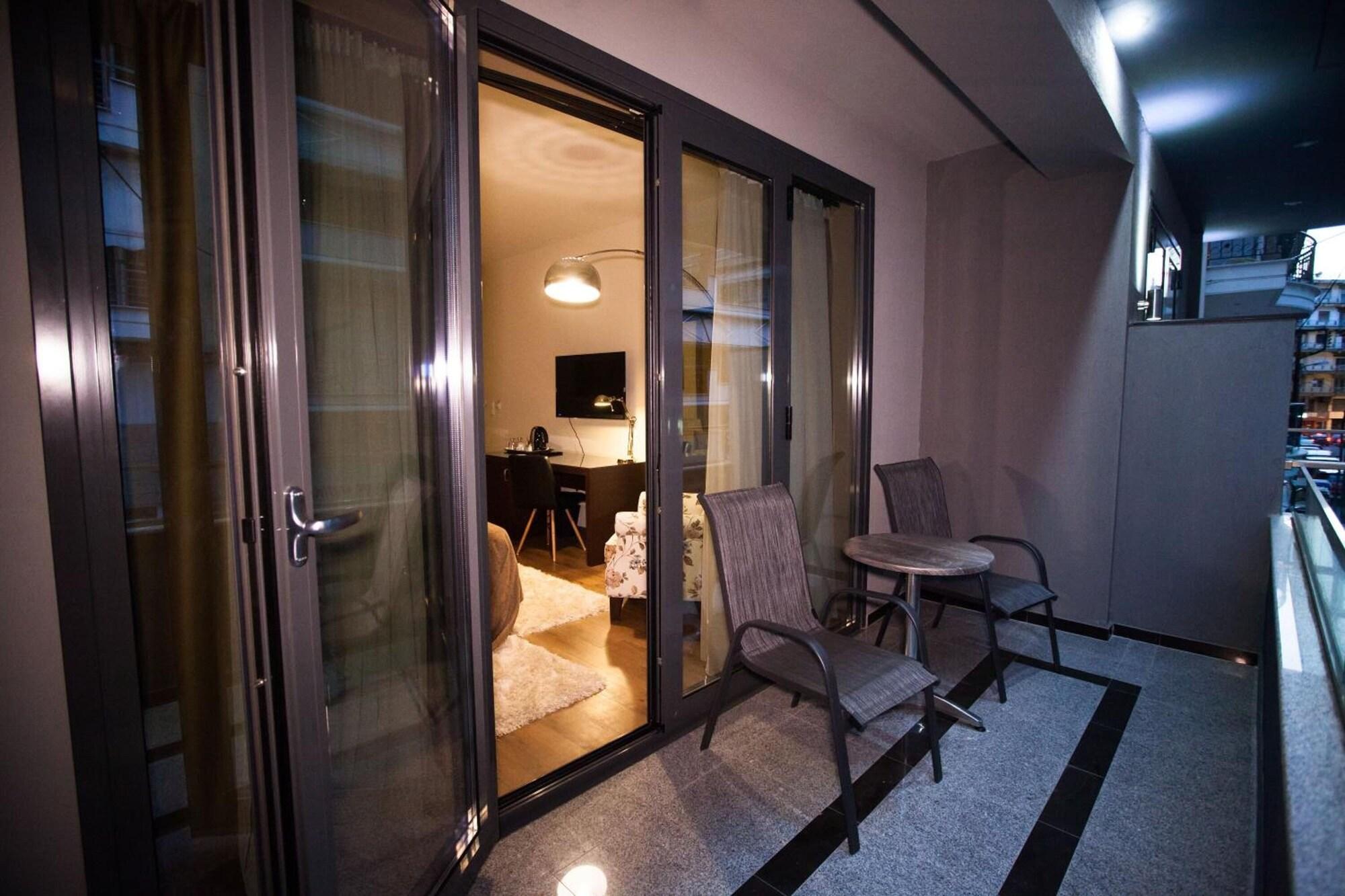 Equipamiento de Habitación Diamond city living