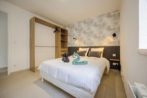 Alquiler Vacacional - Royal Dole | 5* Elegance & Comfort in the Heart of Dole