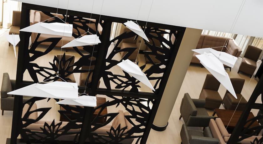 Vista Lobby Heston Hyde Hotel