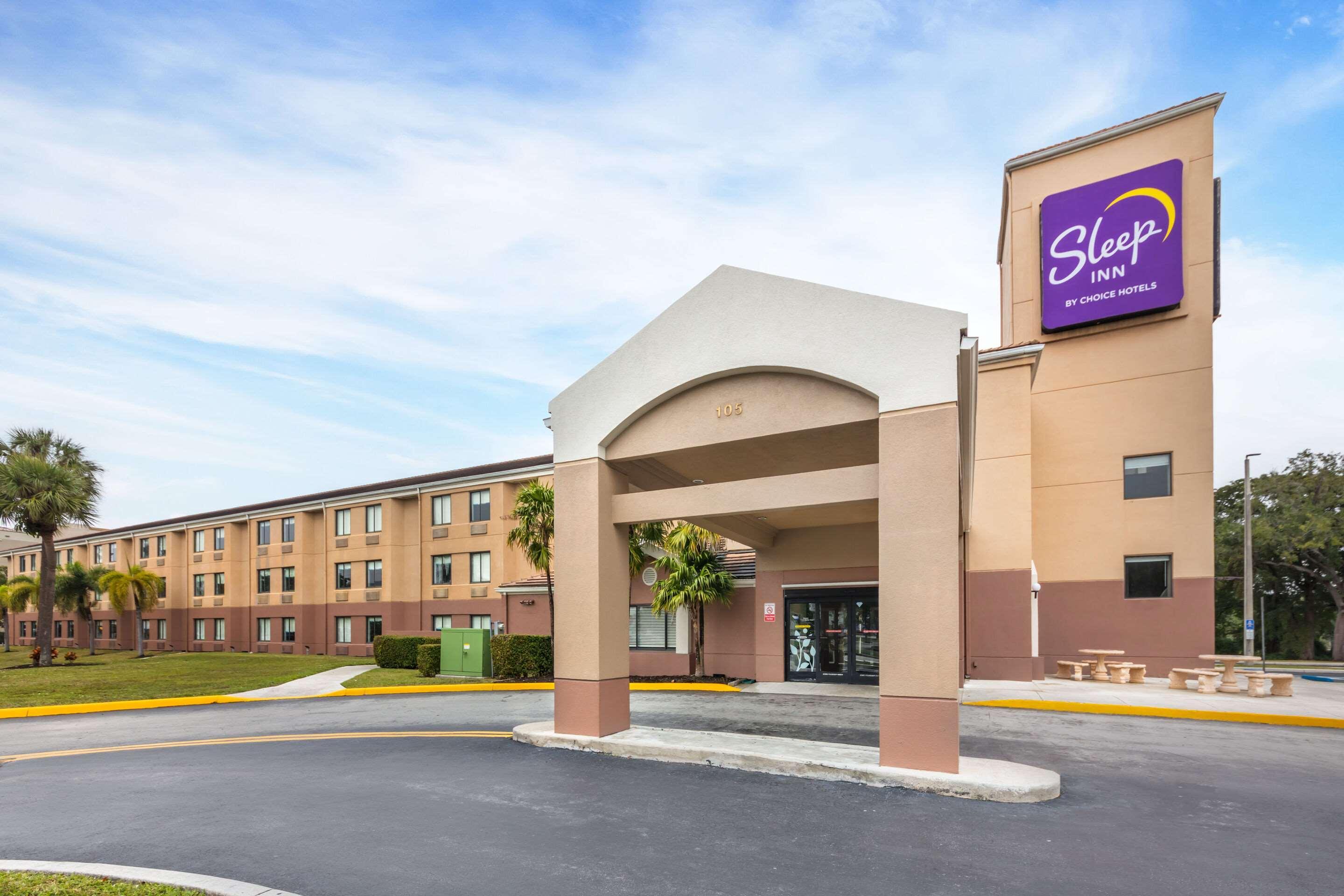 Vista Exterior Sleep Inn Miami International Airport