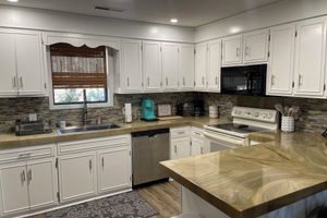 Alquiler Vacacional - Perfect family sized lakefront home! Enjoy Greer’s Ferry lake from the backyard.