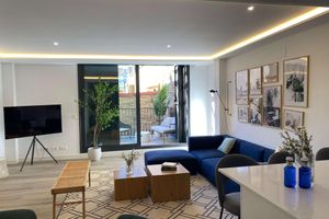 Alquiler Vacacional - w Trendy 2BR w Sunny Terrace in Chueca