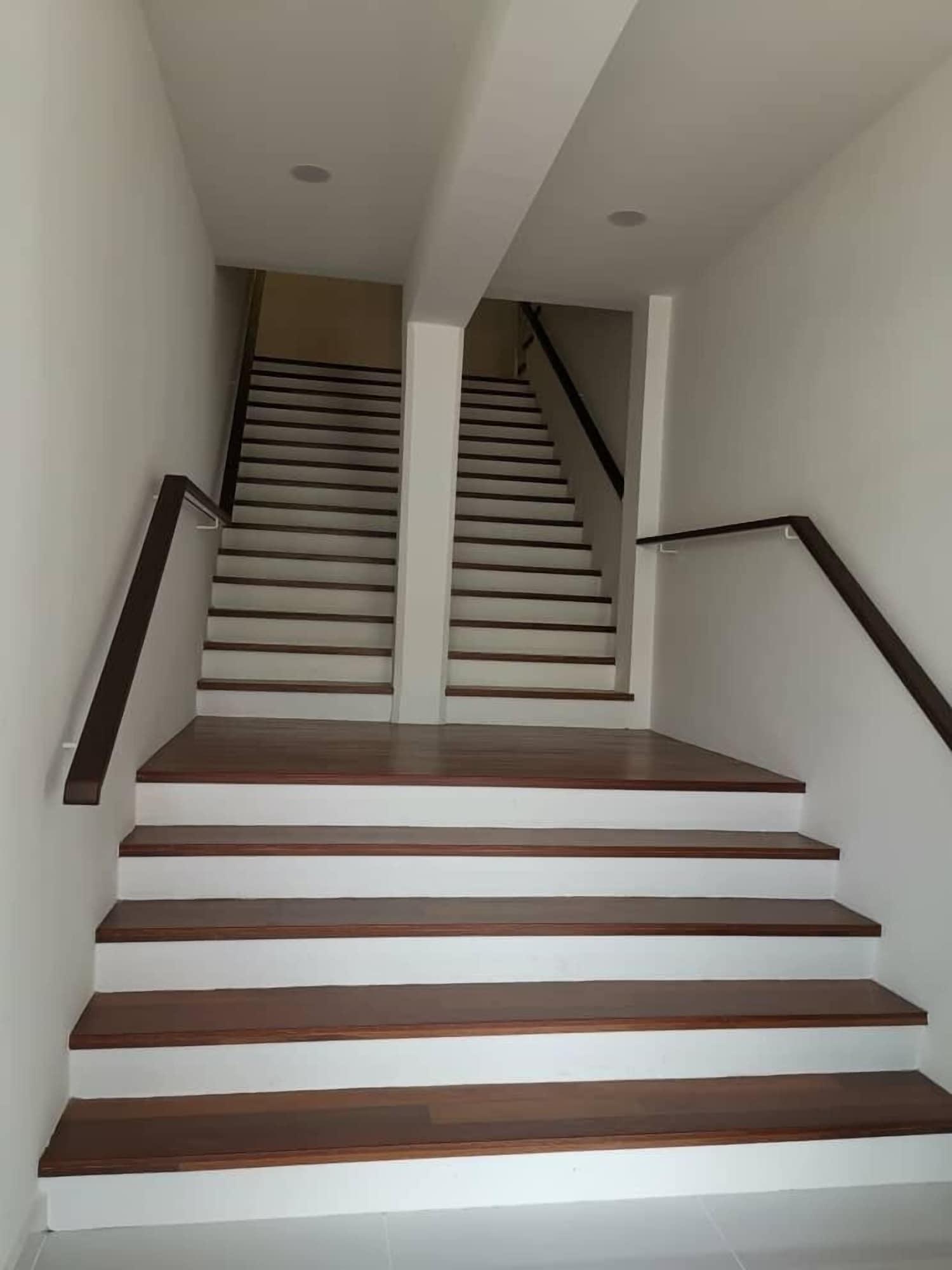 Varios W Hotel Cemerlang