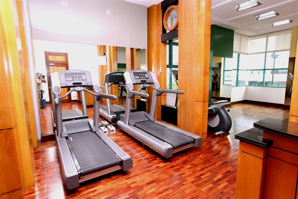 Gimnasio Manila Condo Home at Robinsons Place