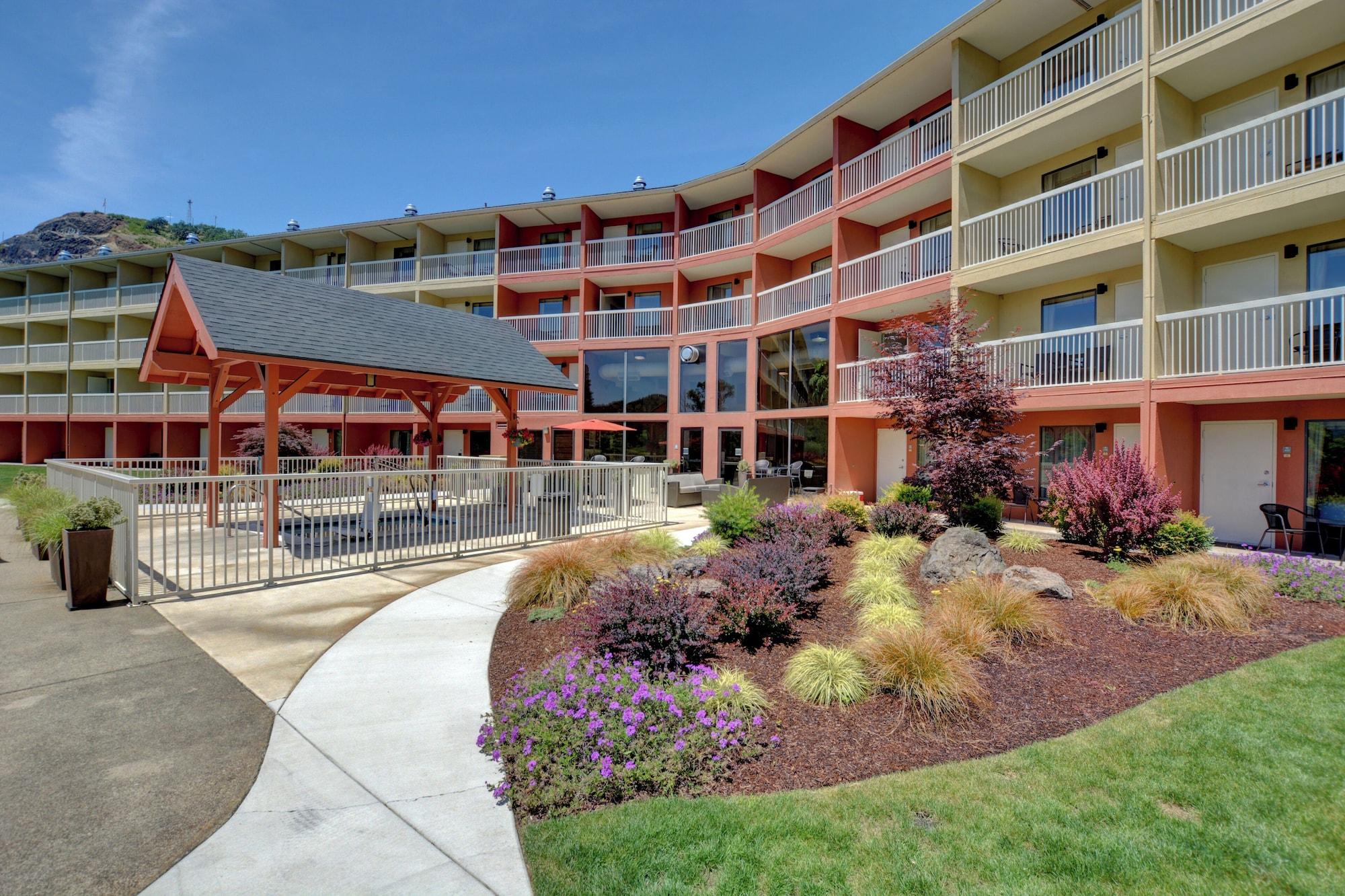 Vista Exterior The Lodge at Roseburg