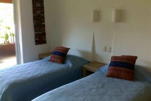 Aluguel por temporada - Beautiful 3 Bedroom Condo w Swimming Pool- 1 Block from Fabulous La Ropa Beach