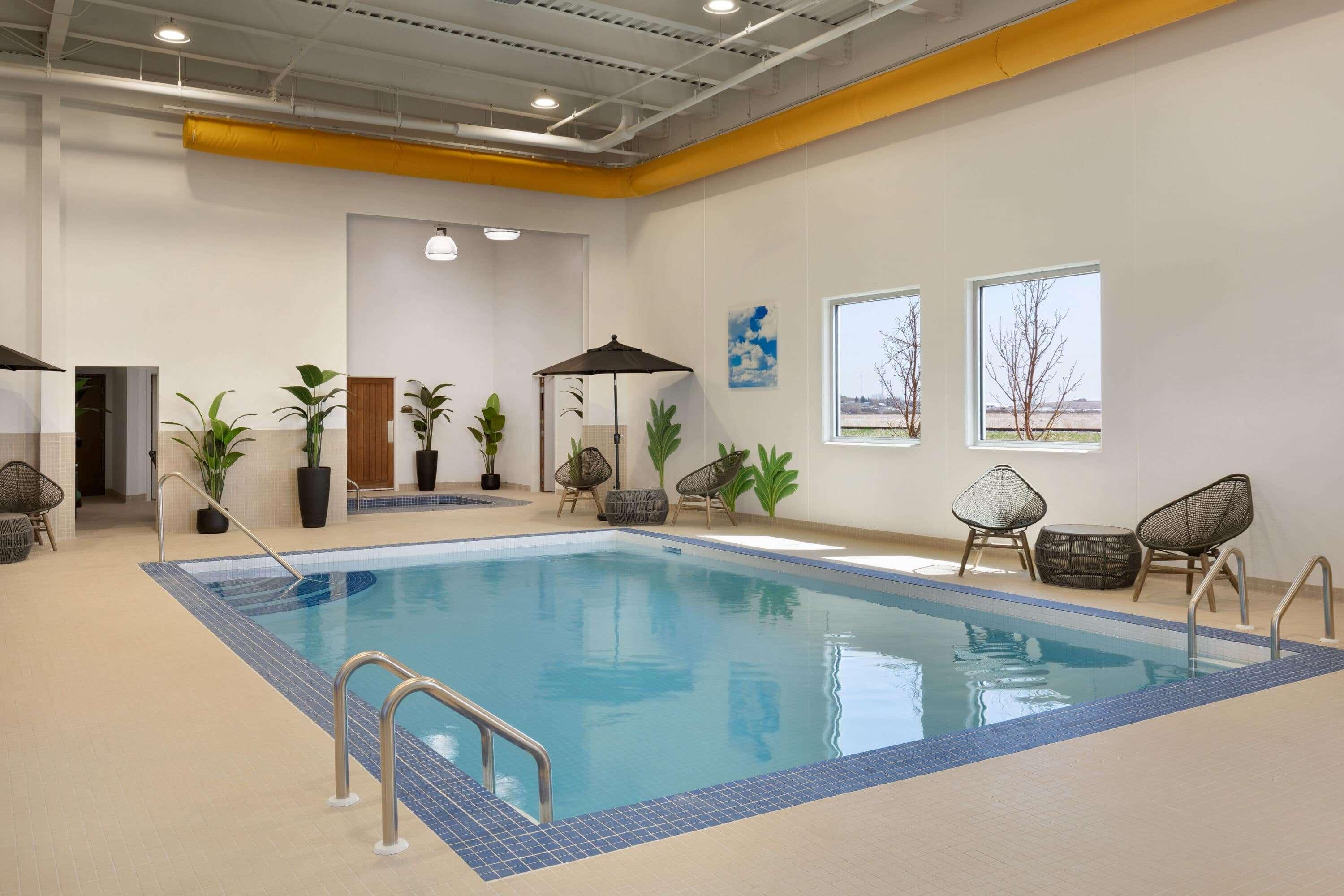 Vista Piscina Microtel Inn & Suites By Wyndham Weyburn