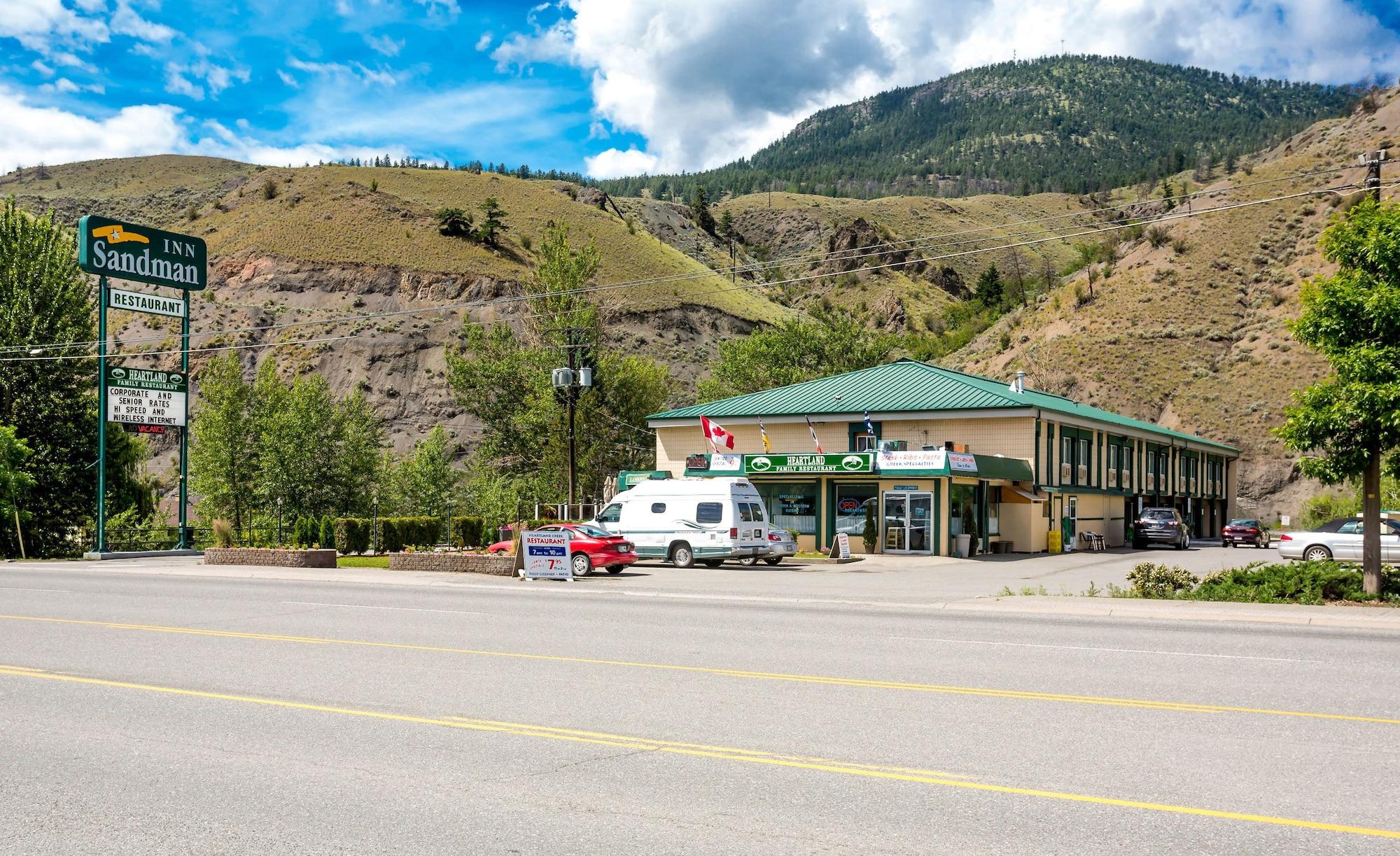 Vista Exterior Sandman Inn Cache Creek