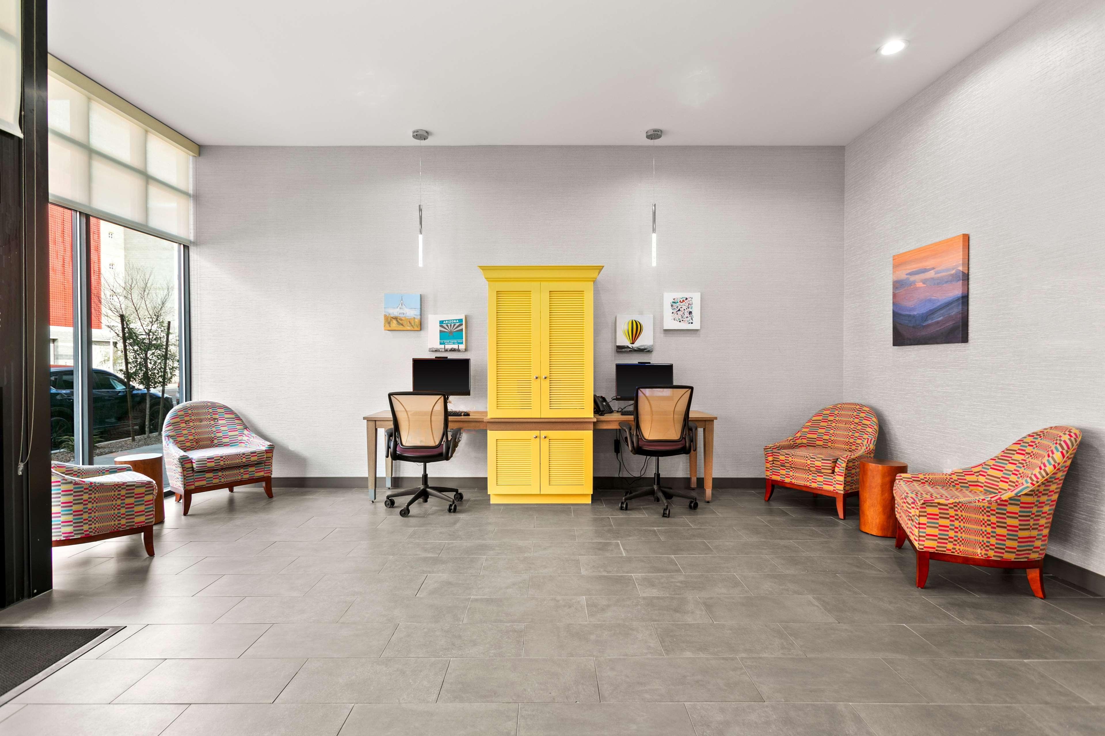 Vista Exterior Home2 Suites by Hilton Phoenix Downtown