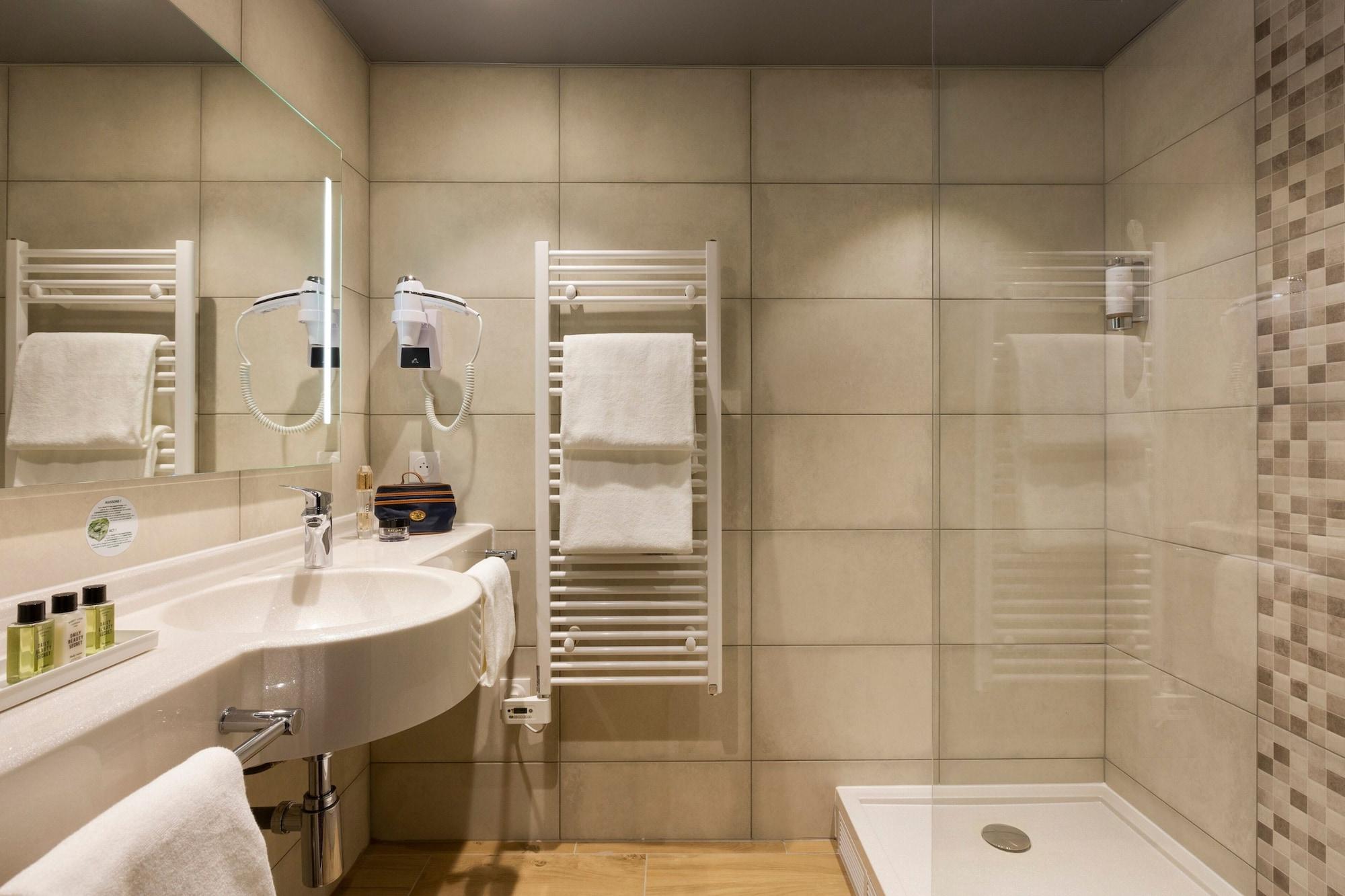 Equipamiento de Habitación Hôtel Roi Soleil Prestige Plaisir - St Quentin