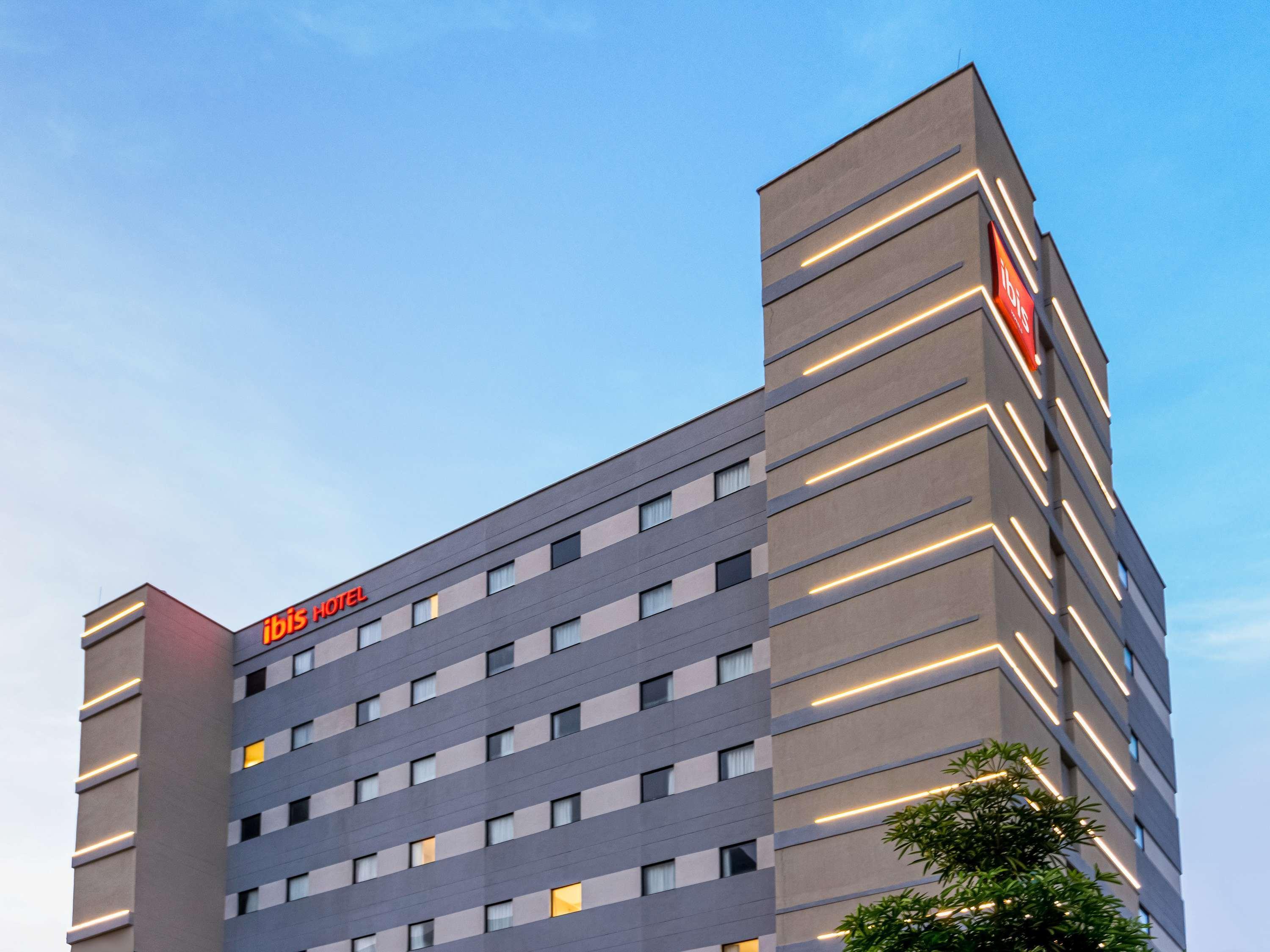 Vista Exterior ibis Barranquilla