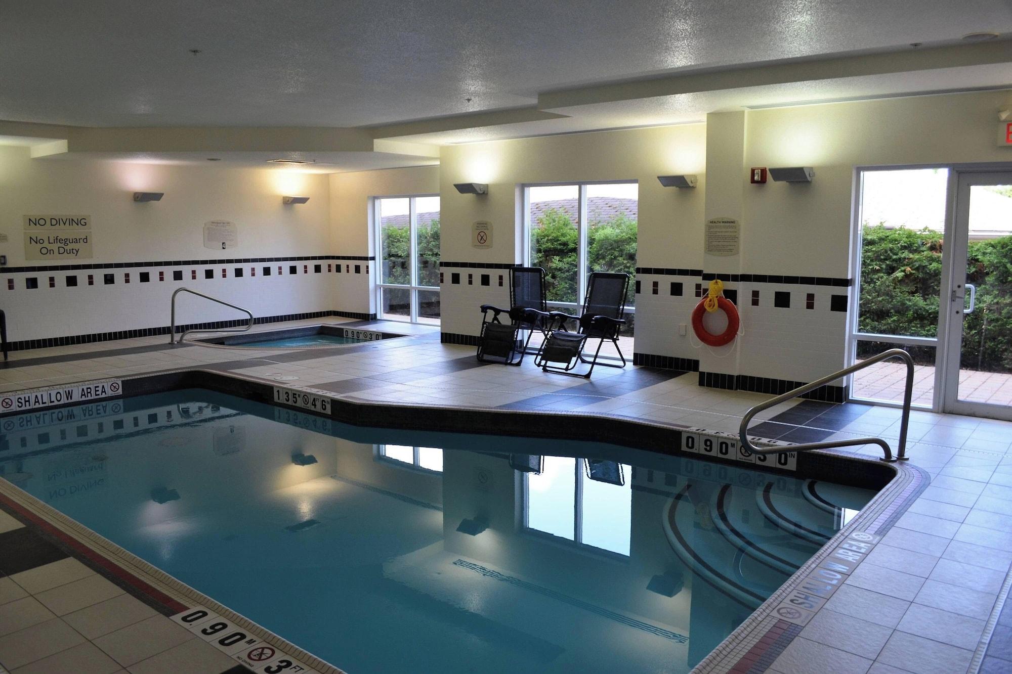 Vista Piscina Fairfield Inn & Suites by Marriott Sault Ste. Marie