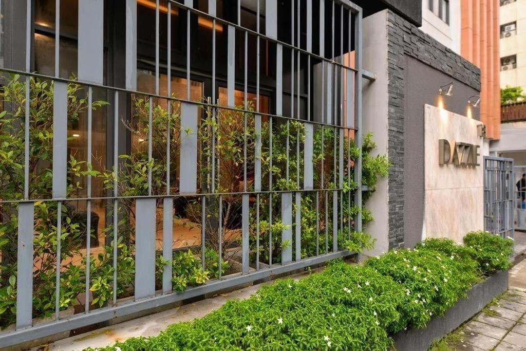 Vista Exterior Dazzle Residence