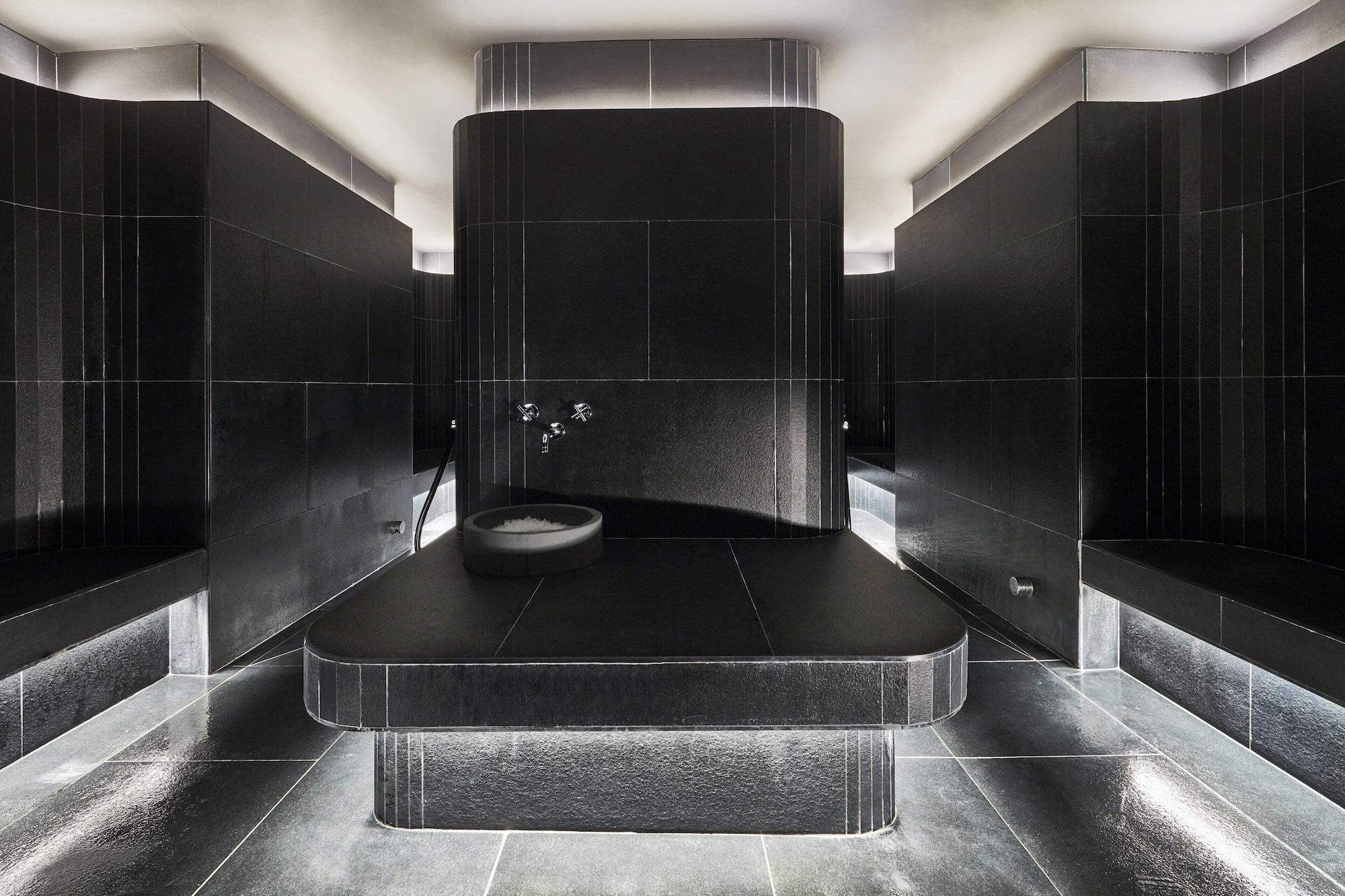 Spa The Dean Munich, Autograph Collection