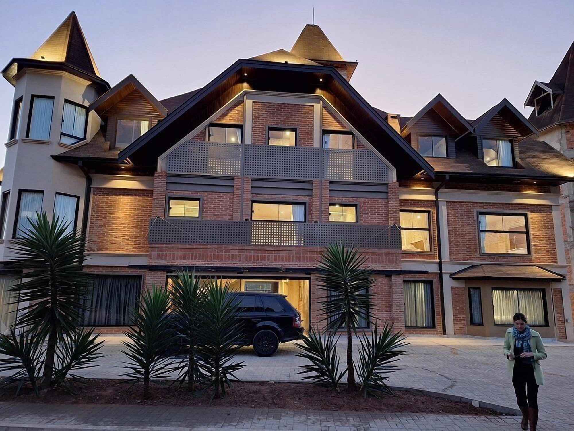 Vista da fachada Château Suisse Boutique Hotel