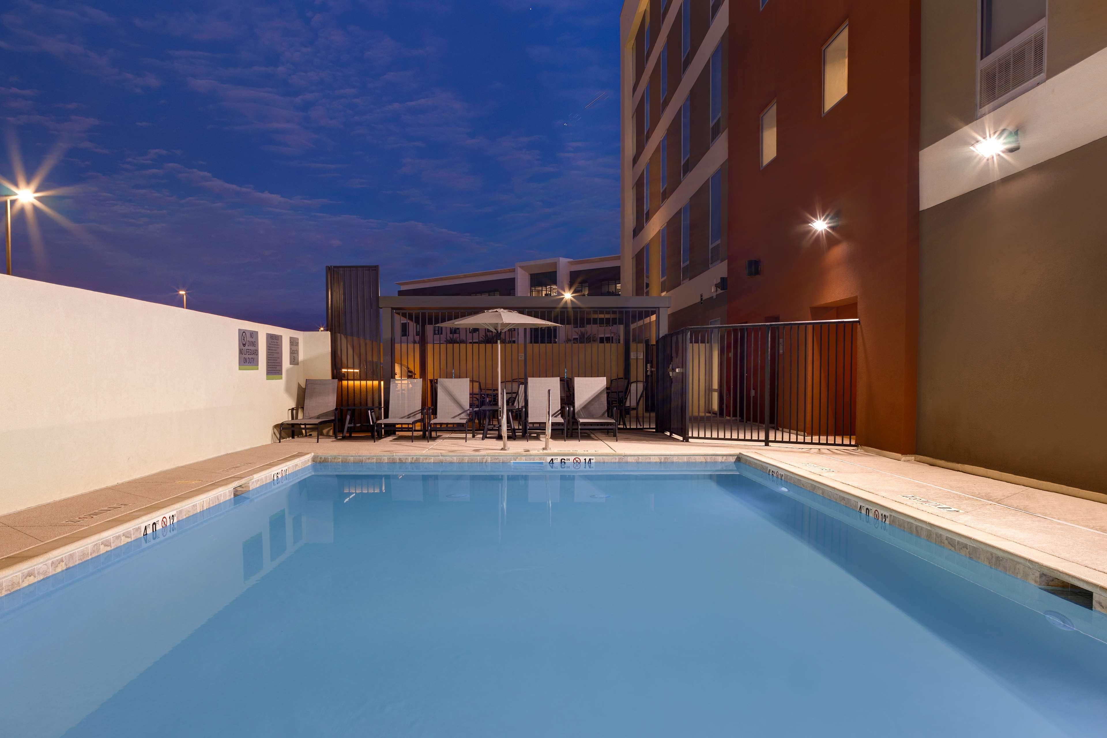 Vista Piscina Home2 Suites by Hilton Las Vegas Southwest I-215 Curve