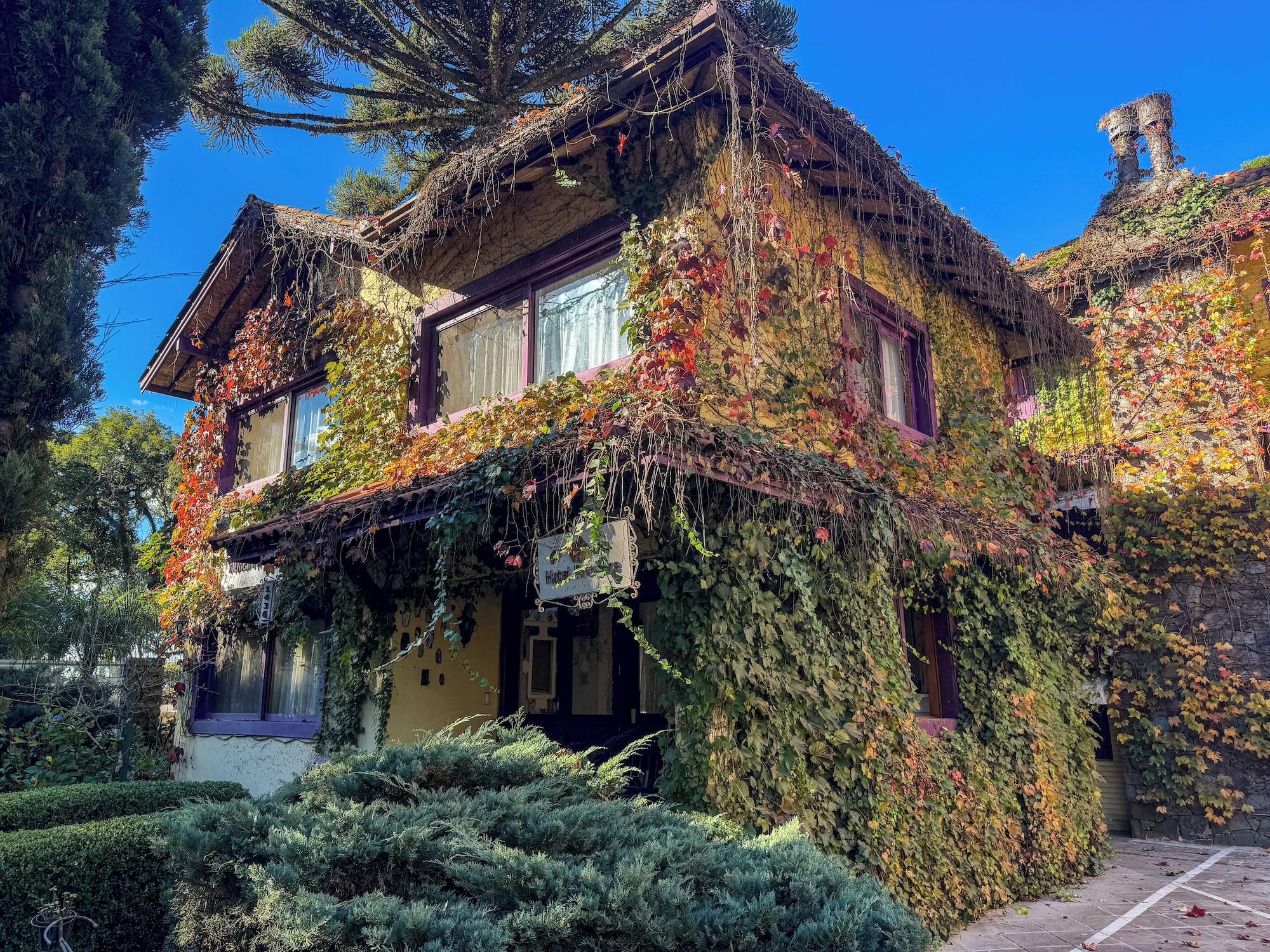 Vista Exterior Petit Hotel Provence Gramado Tissiani