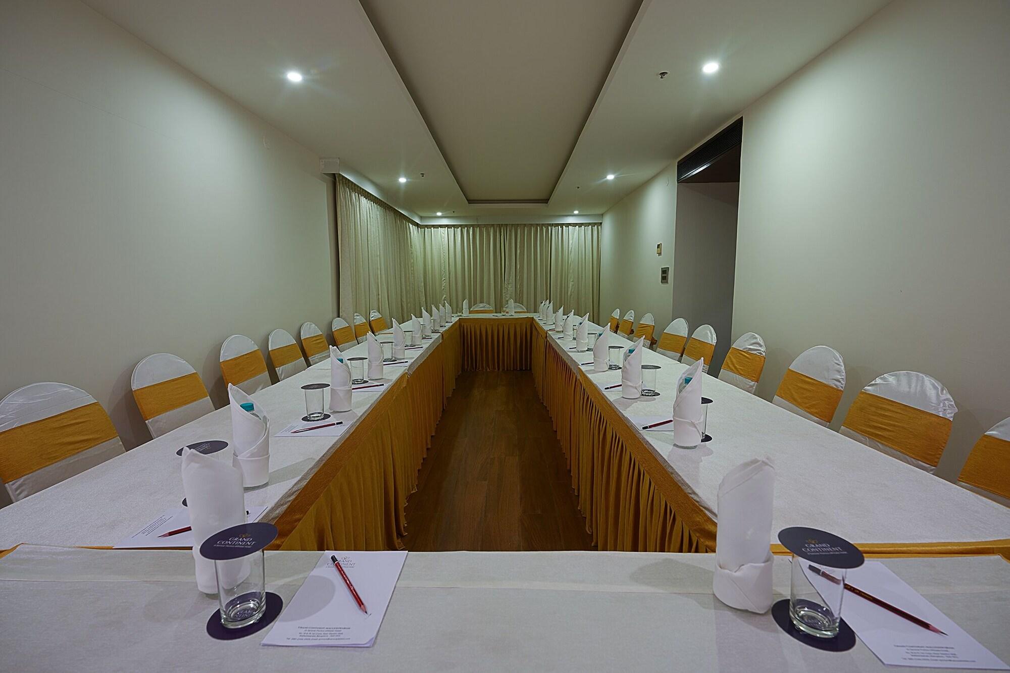 Sala de Reuniones Grand Continent Malleshwaram A Sarovar Portico Affiliate Hotel