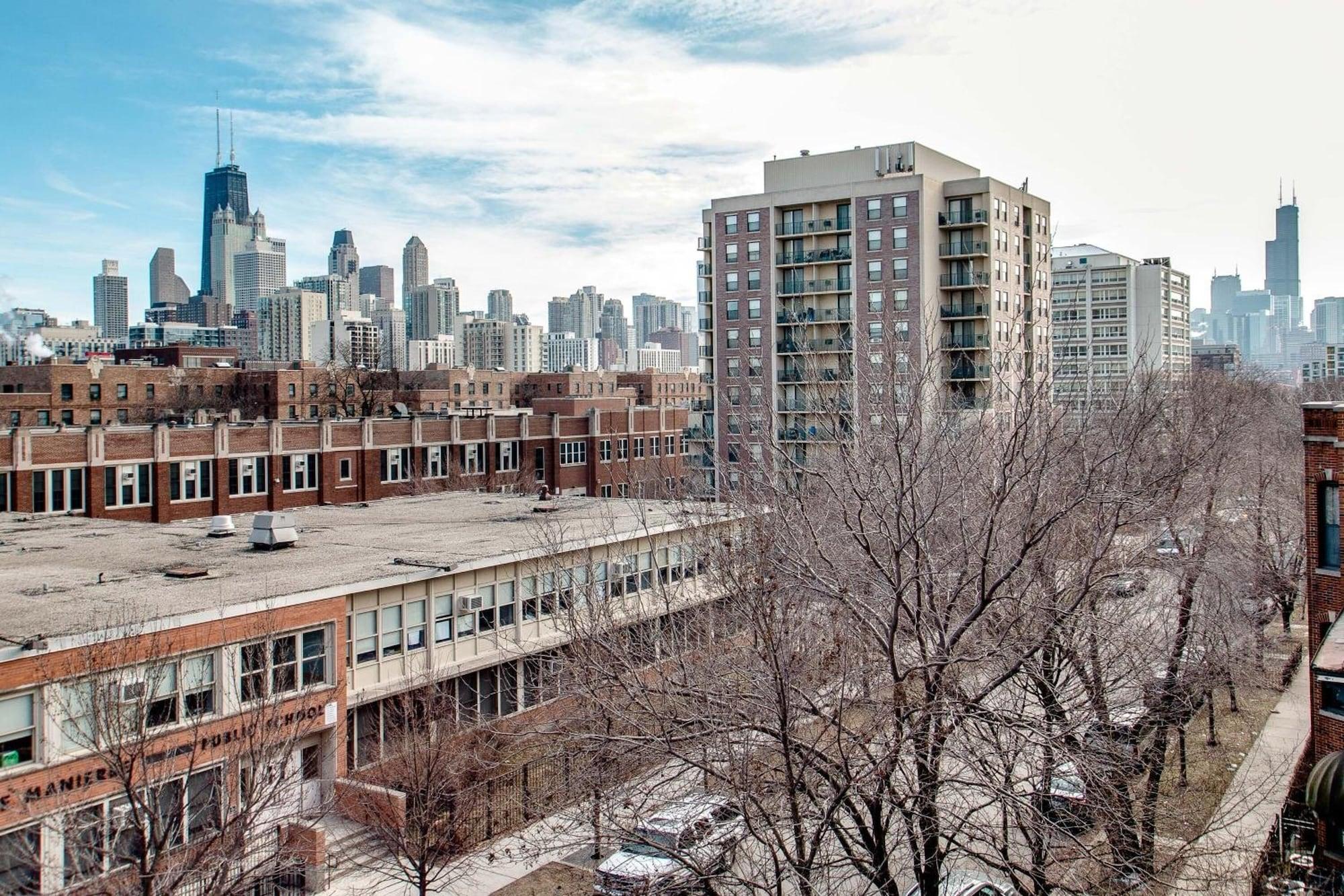 Vista Exterior The Sono Chicago