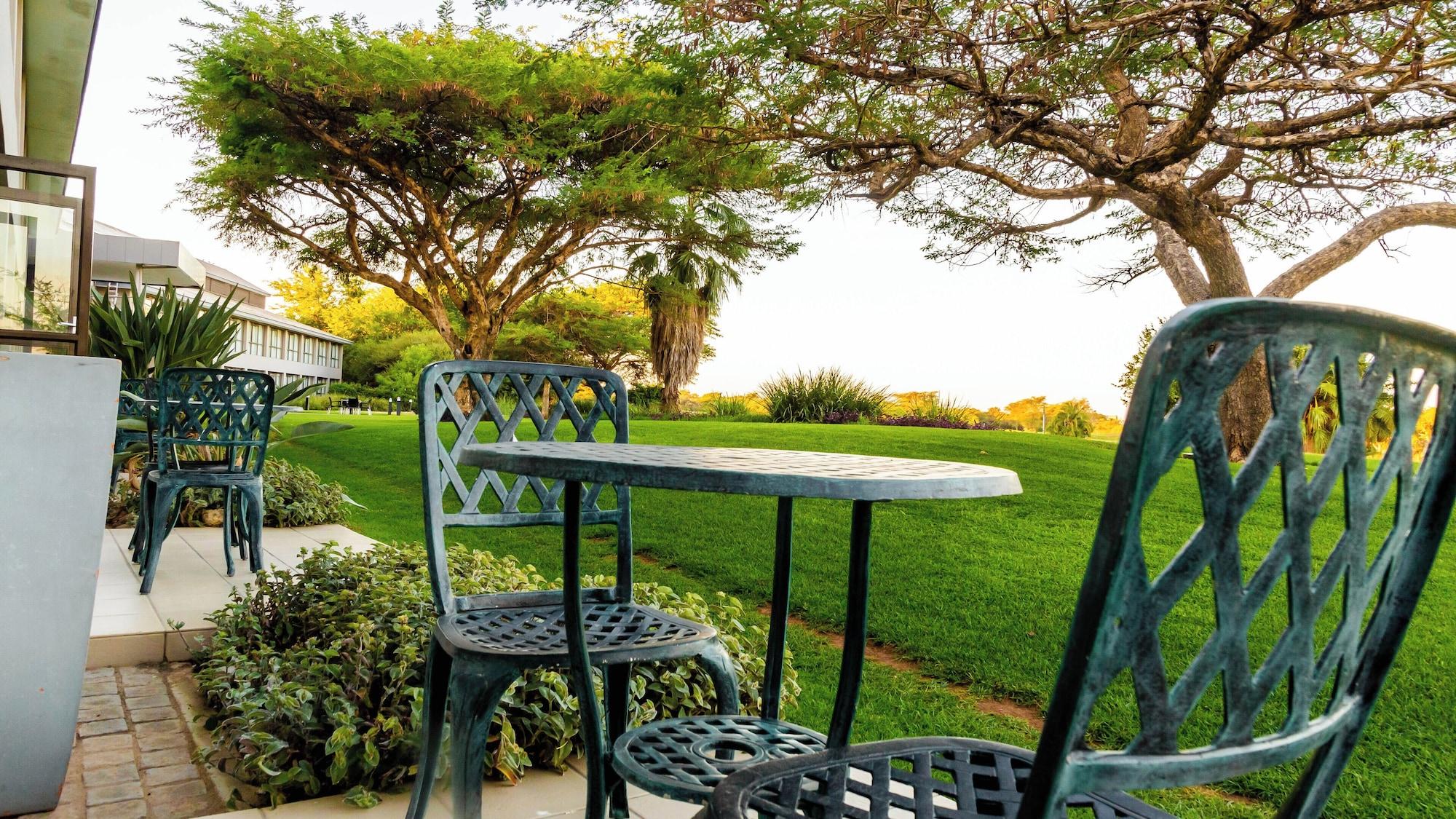 Vista Exterior Phakalane Golf Estate Hotel & Convention