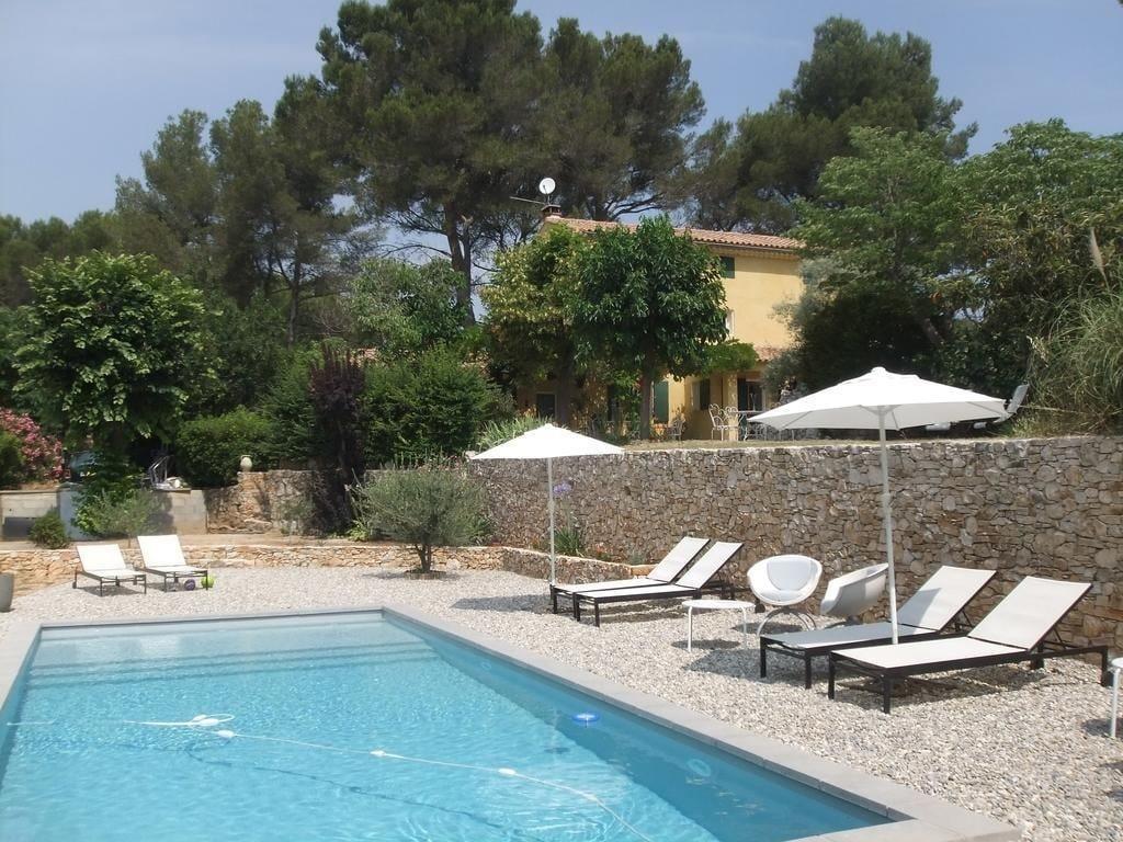 Varios Le Mas des Aludes