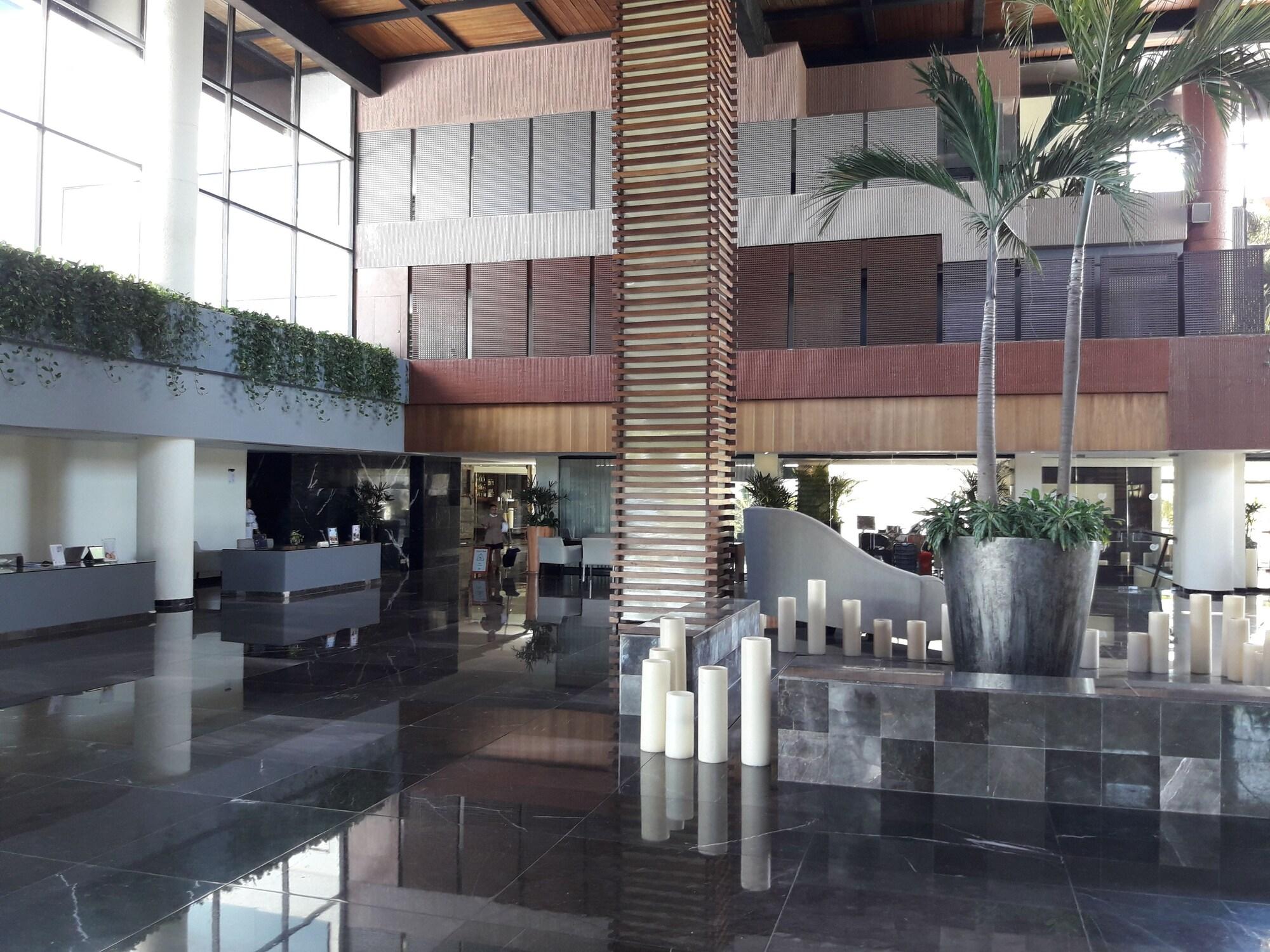 Vista Lobby Now Emerald Cancun