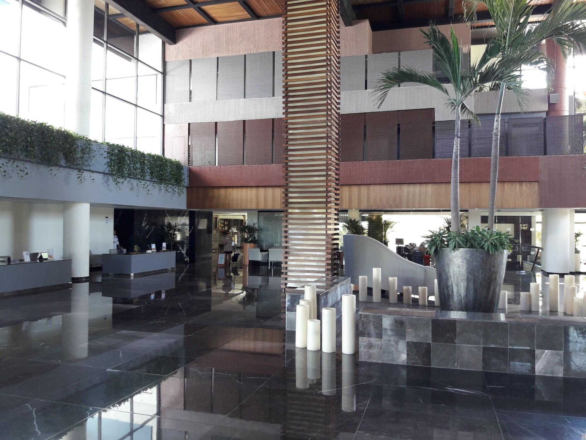 Vista Lobby Now Emerald Cancun - All Inclusive
