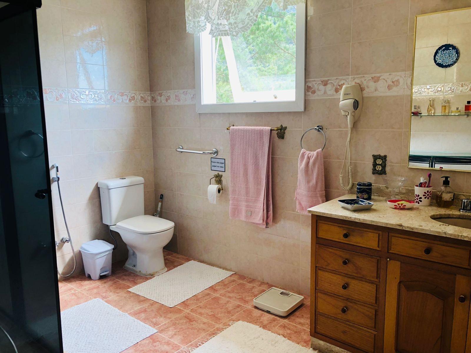Baño Casa em Araras: Piscina, sauna e serviço incluído!