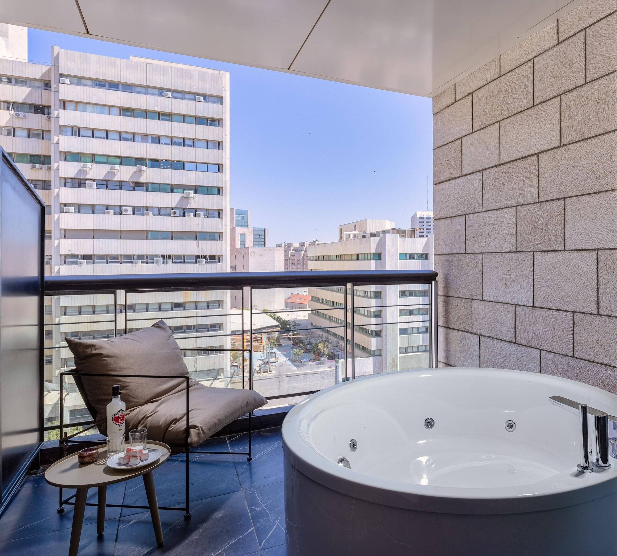 Vista Piscina Brown Machne Yehuda