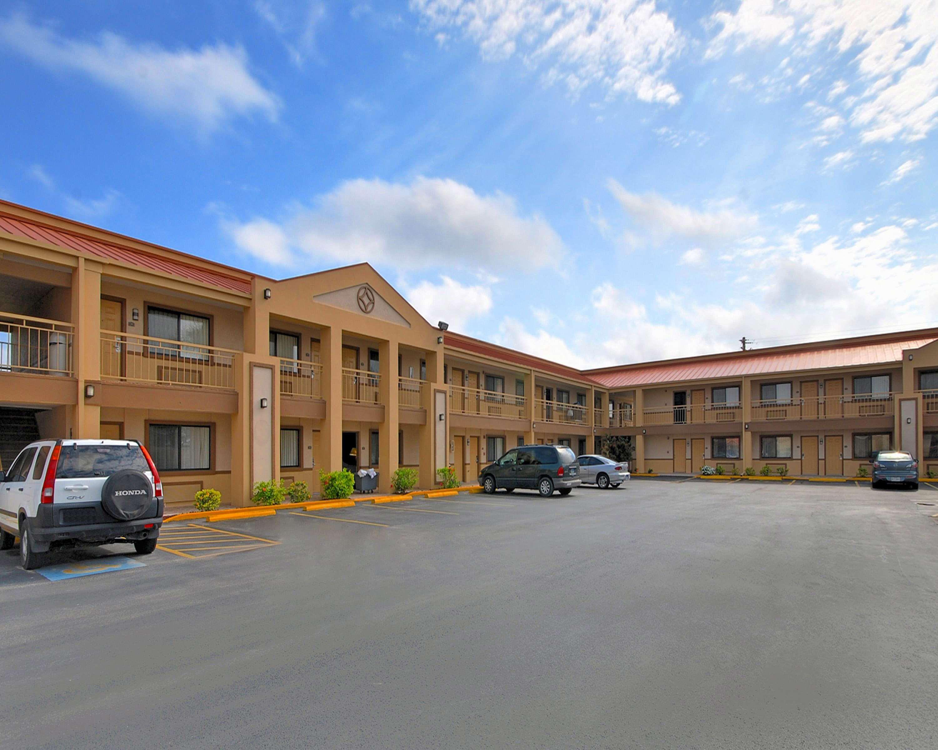 Vista Exterior Americas Best Value Inn Kingsville