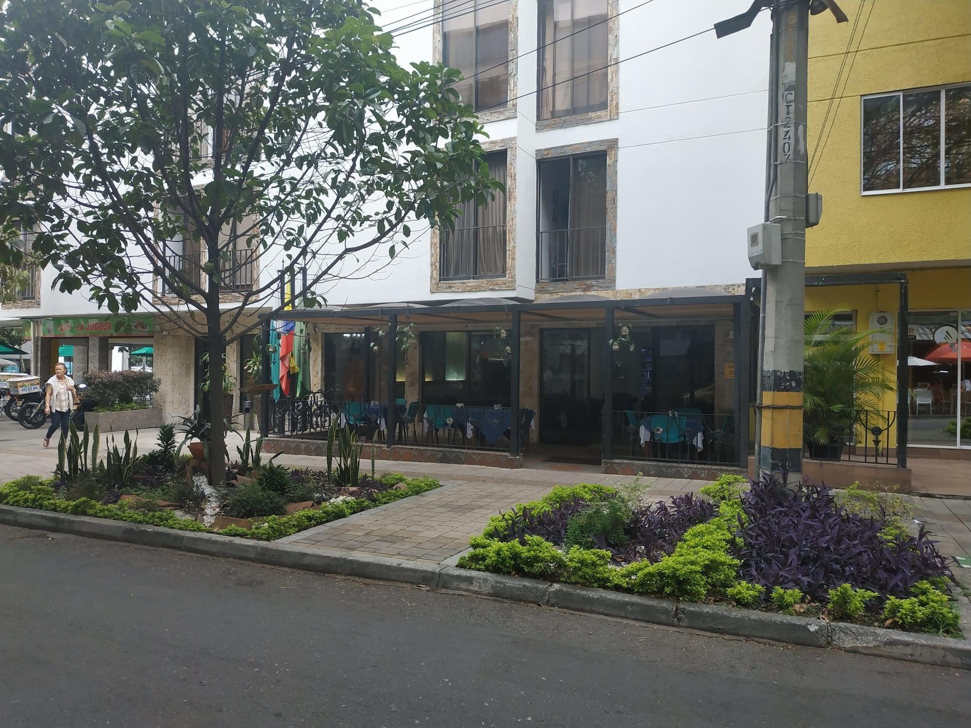 Vista Exterior Hotel Laureles 70