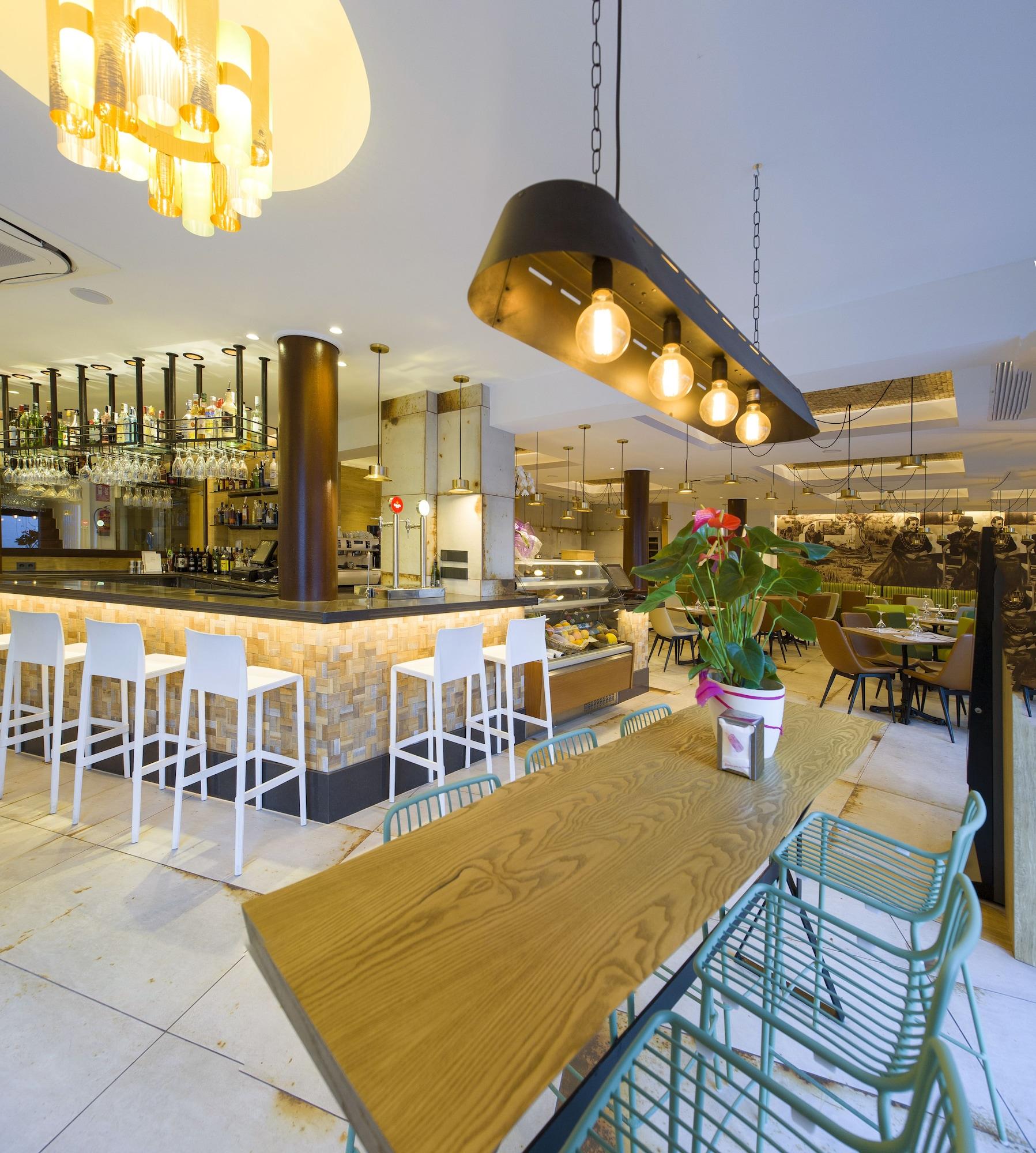 Bar/Salón Hostal Marí