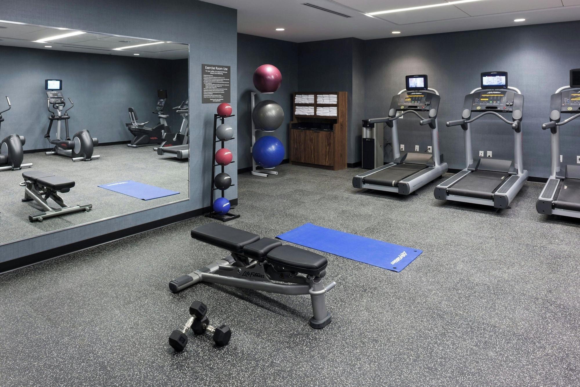Gimnasio Courtyard by Marriott Richmond Downtown