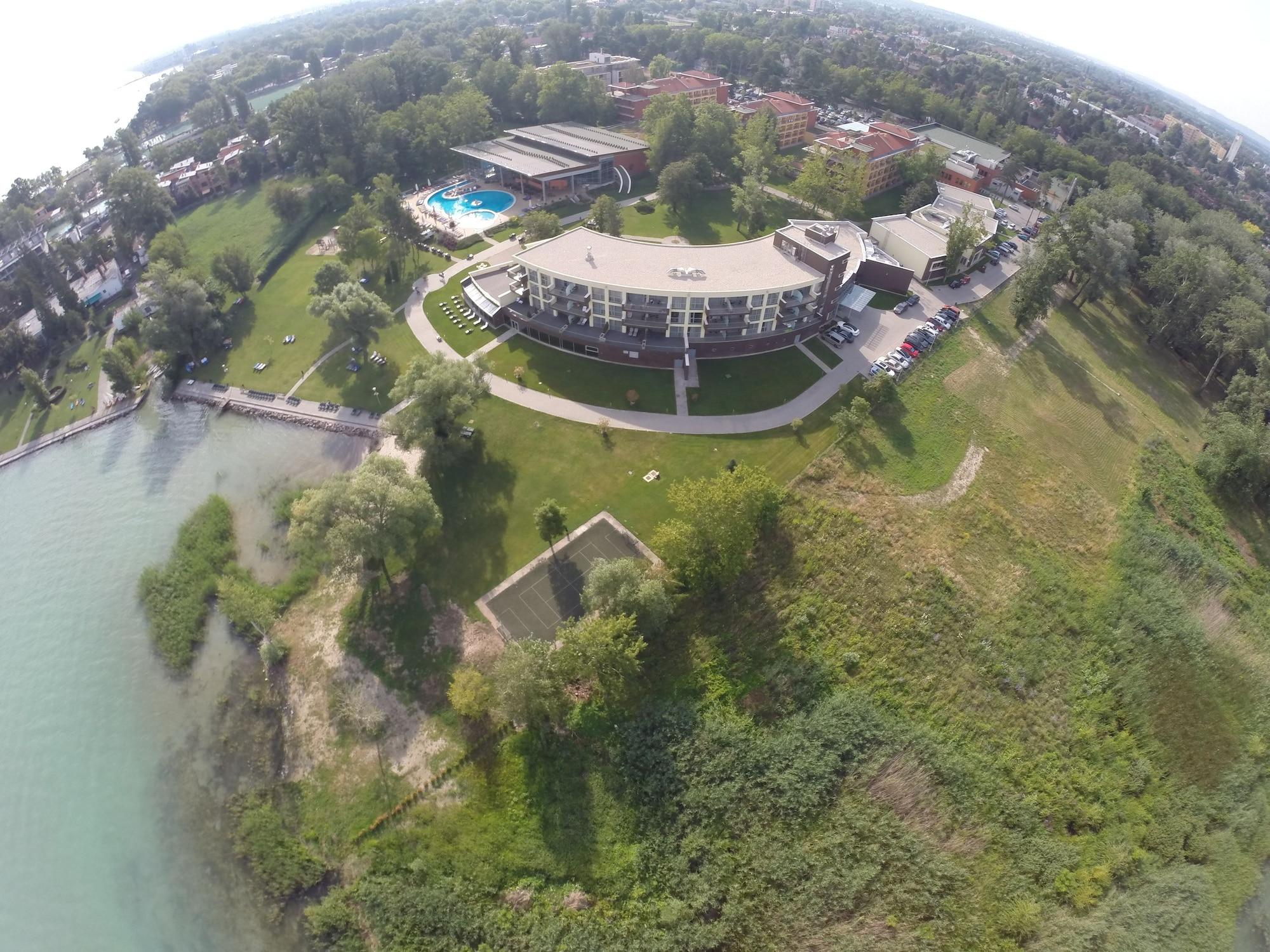Playa Hotel Azúr Prémium