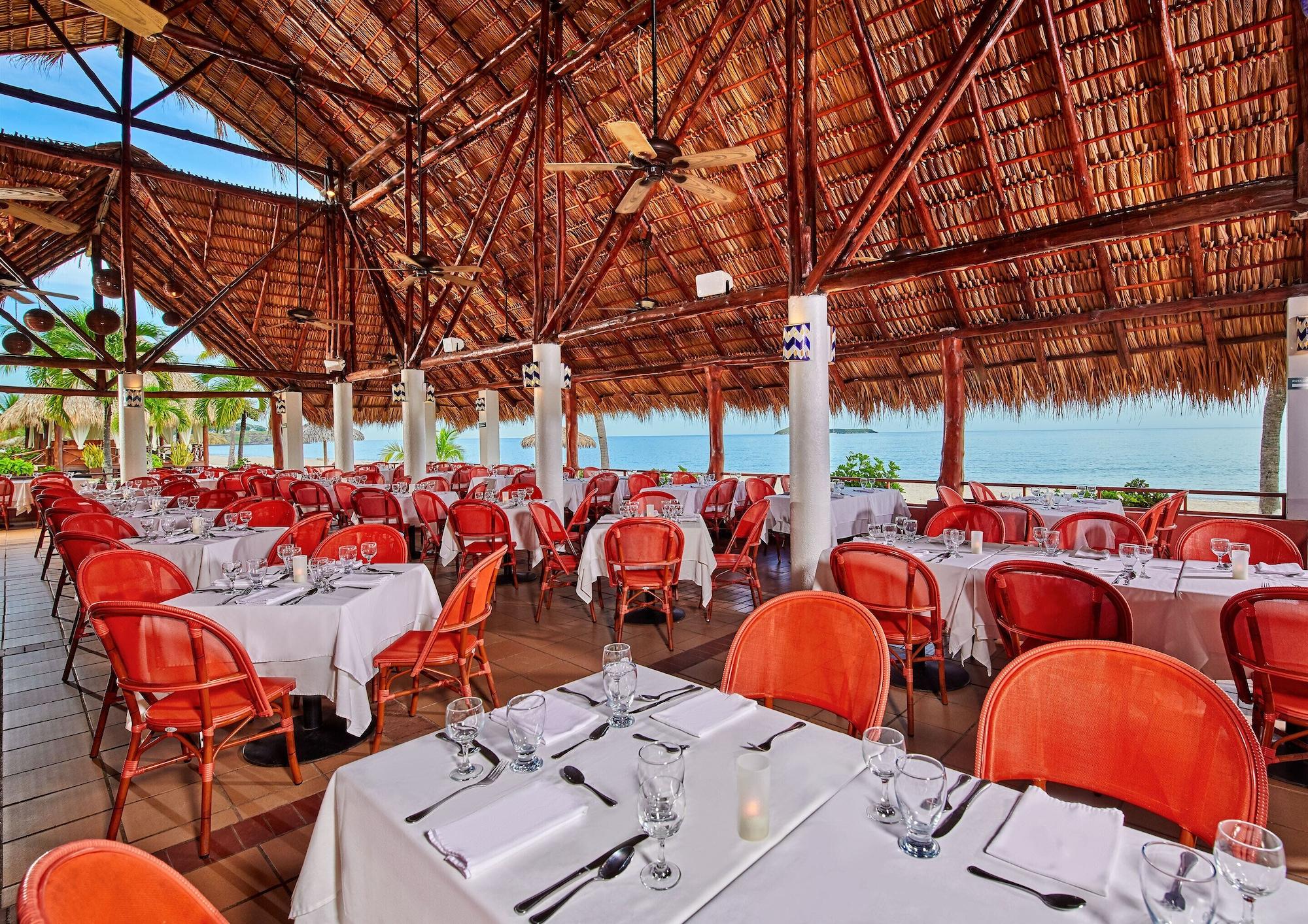 Restaurant Grand Decameron Panama, A Trademark All Inclusive Resort